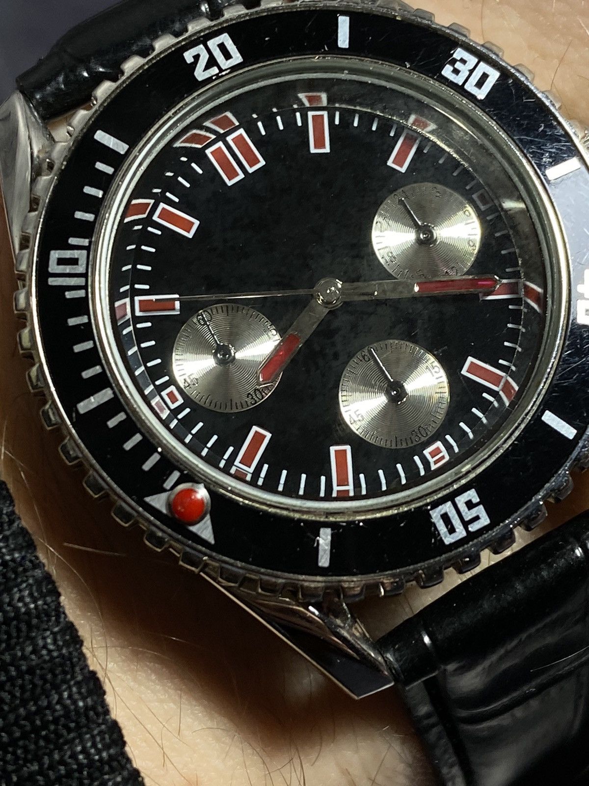 Vintage Avon Black Diver Quartz Watch Sporty Vintage Style ⌚ Size ONE SIZE - 4 Thumbnail