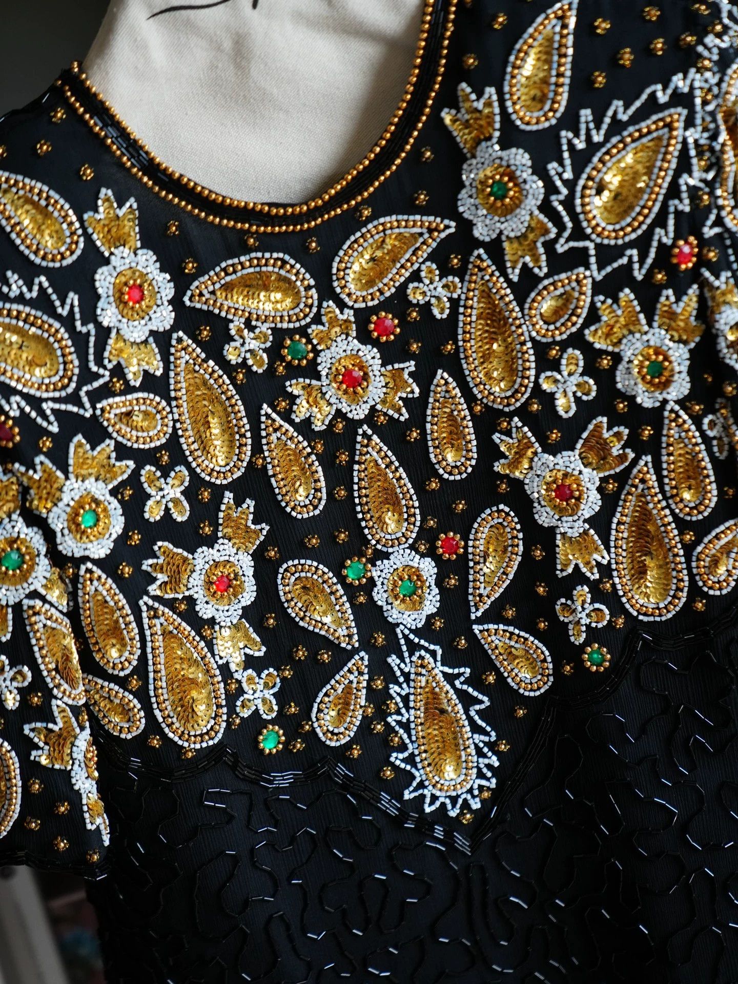 Vintage Vintage USA Beaded Silk Short Sleeve Blouse SM Size S / US 4 / IT 40 - 4 Thumbnail