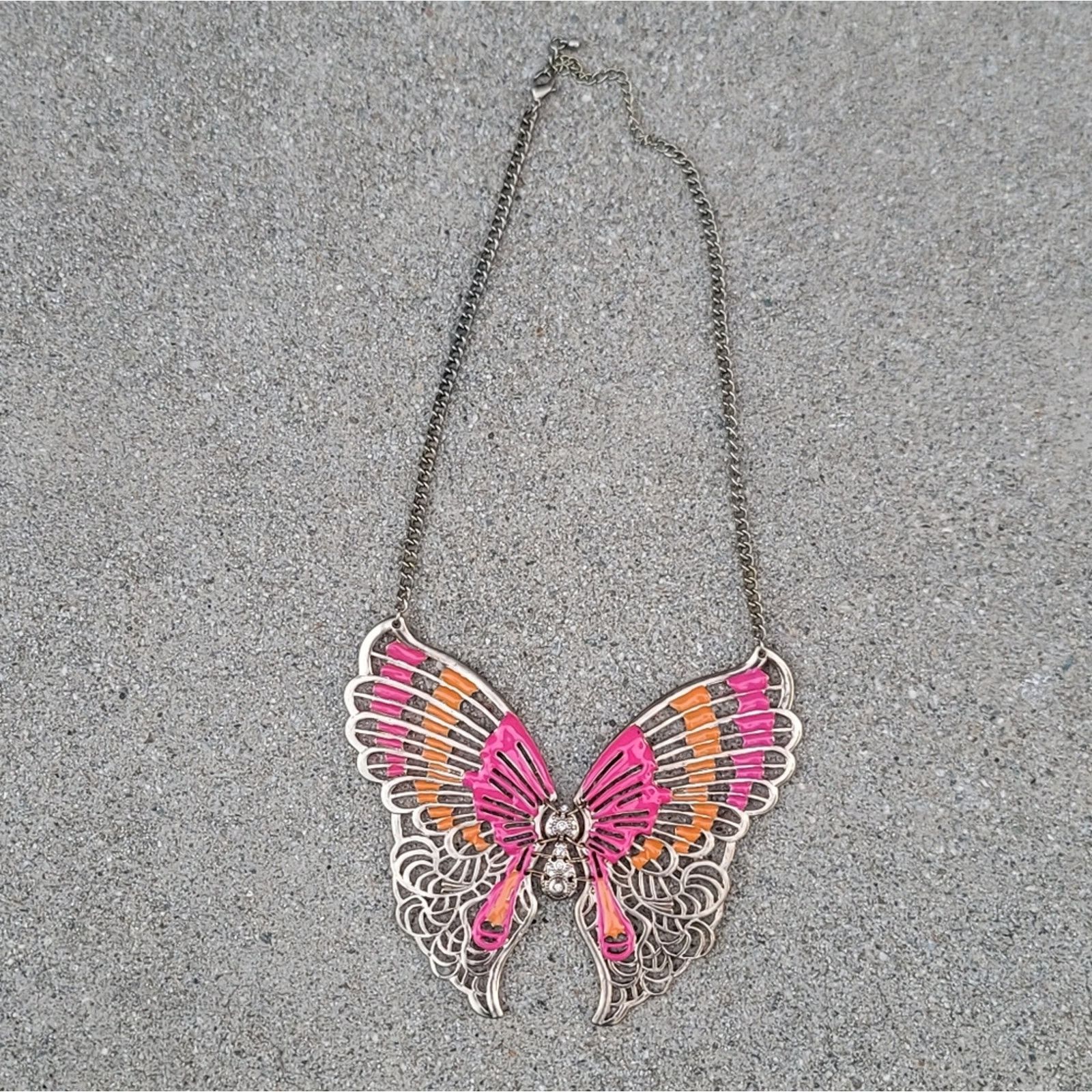 The Unbranded Brand Vtg Large Butterfly Pendant Necklace Size ONE SIZE - 1 Thumbnail