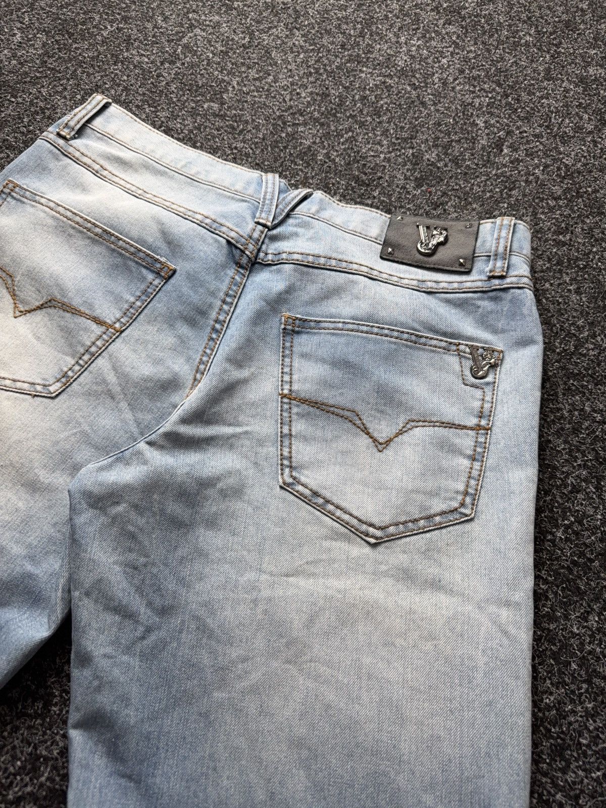 Versace Jeans Couture Luxury 00s Versace Jeans Slim Fit Light Wash Denim Jeans Size US 31 - 16 Thumbnail