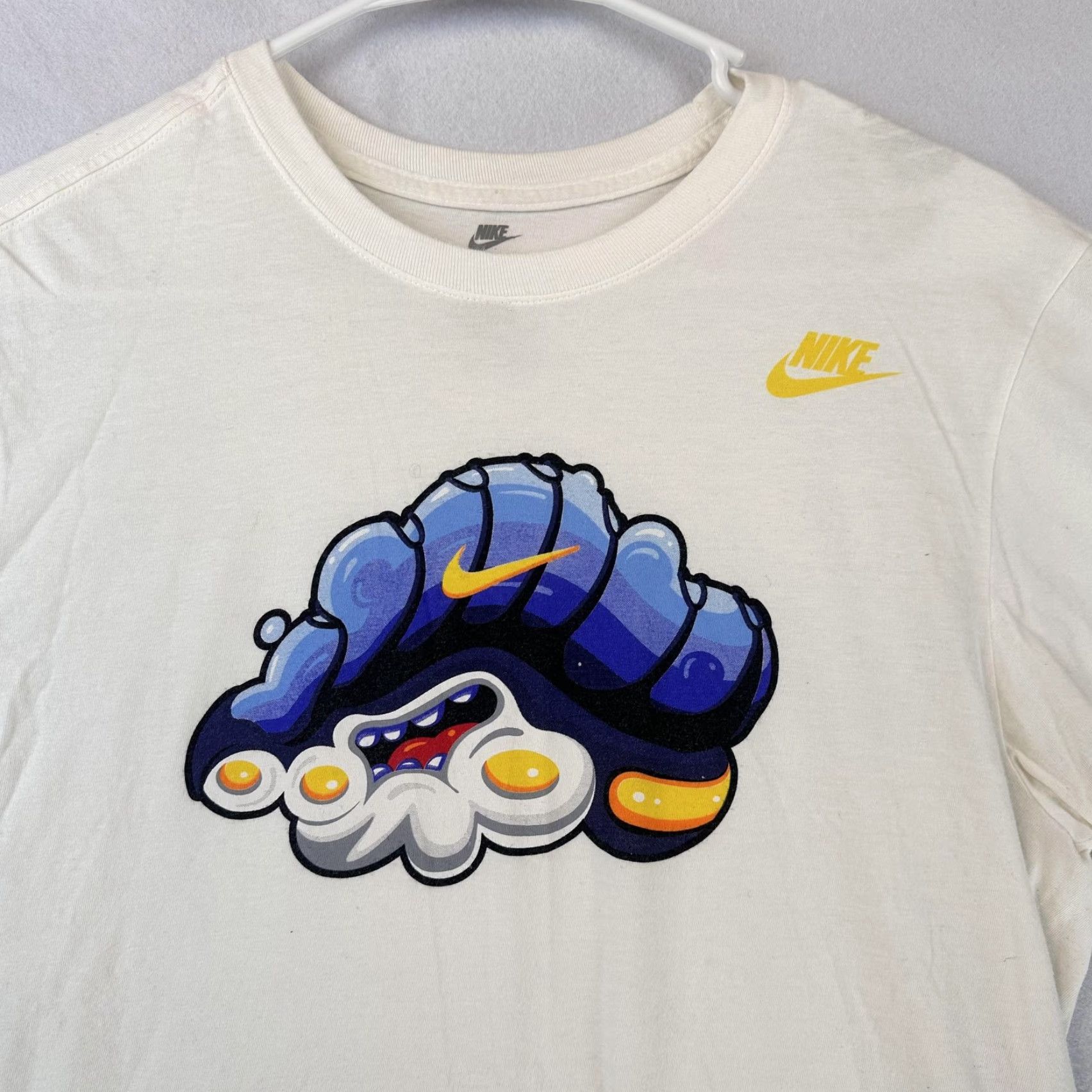 Nike Nike Shirt Mens Medium White Graphic Cartoon Cloud Swoosh Air Athletic Tee Size US M / EU 48-50 / 2 - 3 Thumbnail