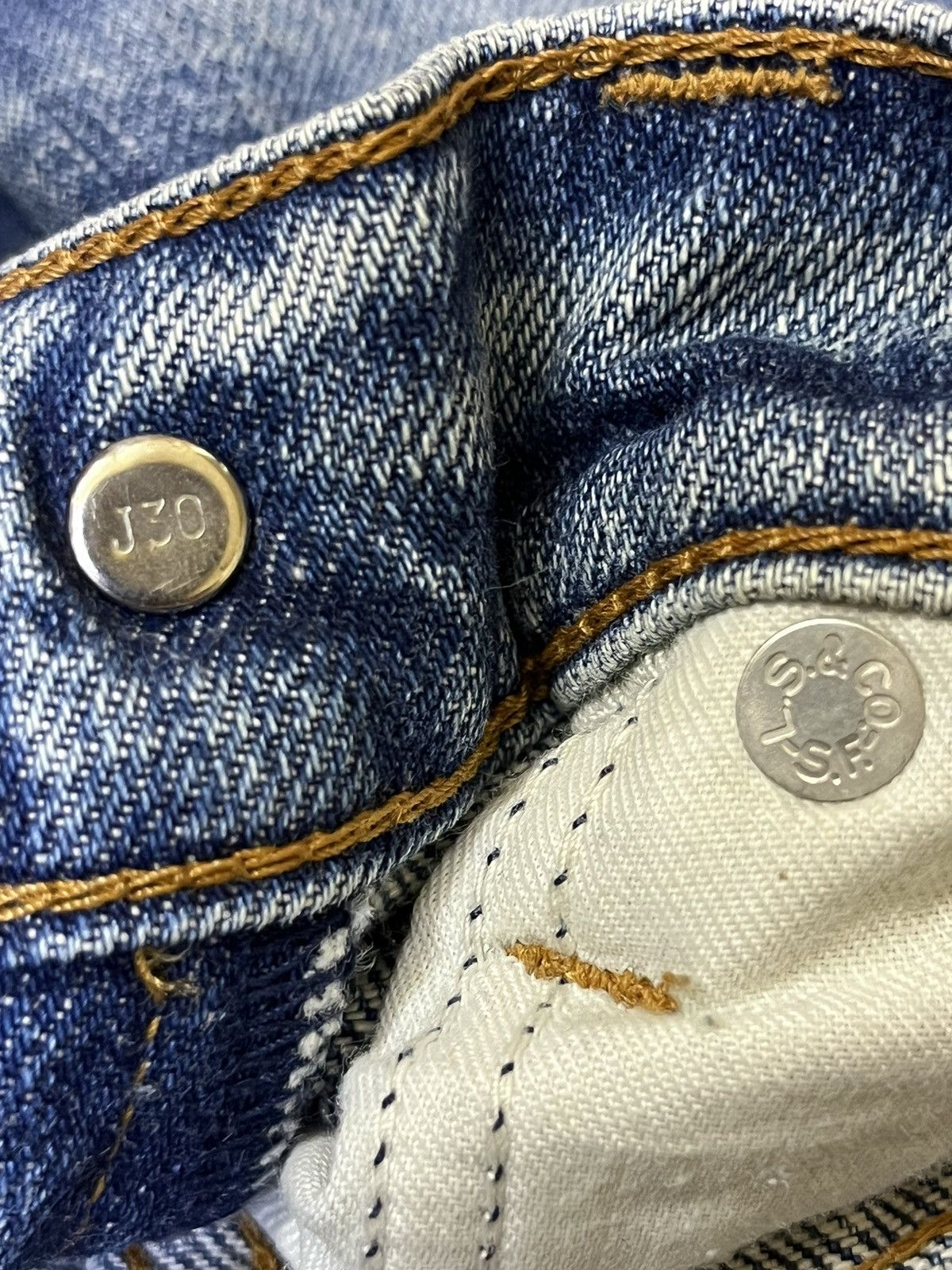 Levi's VINTAGE 90s LEVI’S 637 BIG ‘E’ TAPPERED JEANS Size US 29 - 19 Thumbnail