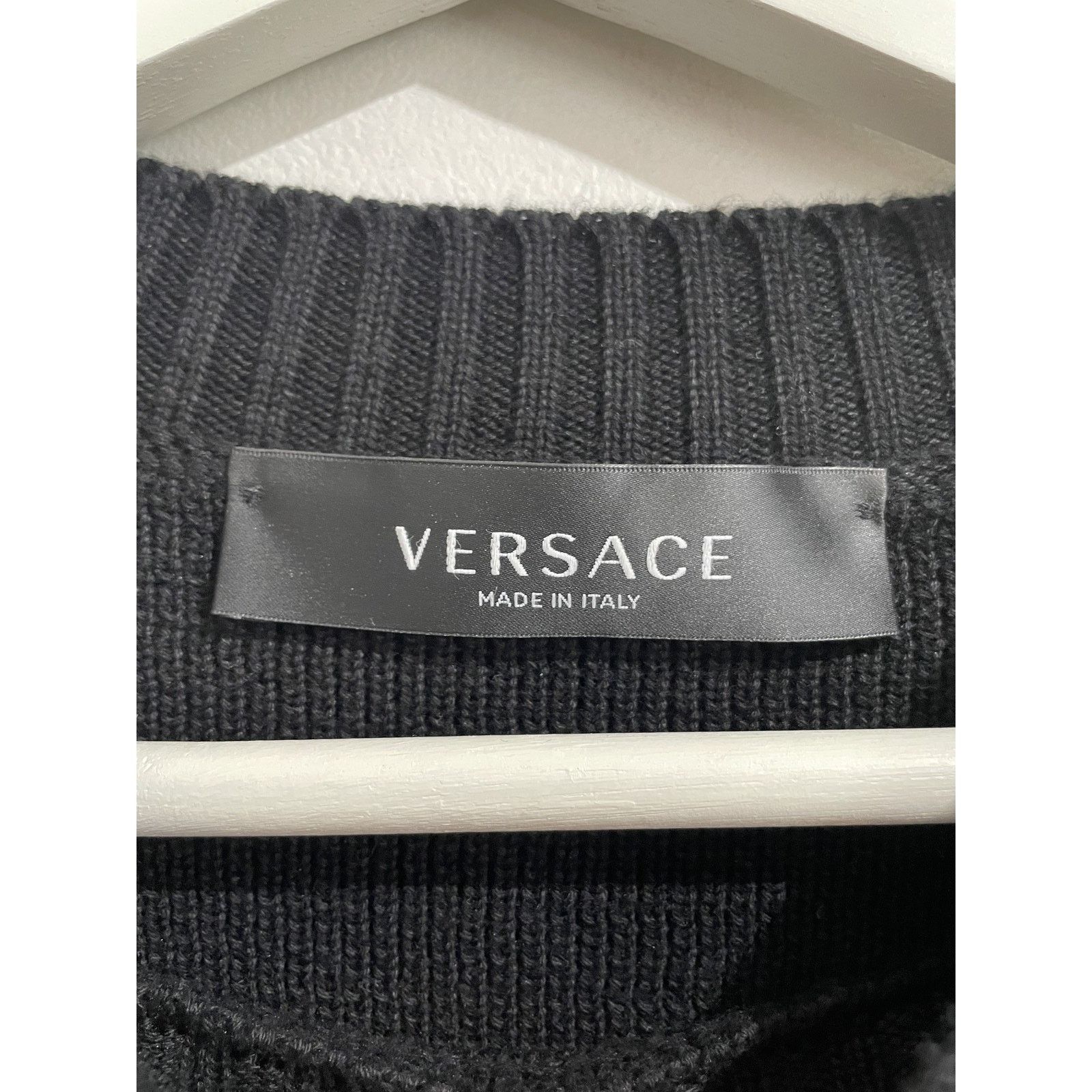 Versace VERSACE LOGO INTARSIA KNIT SWEATER SIZE 44 (US XS) PREOWNED Size US S / EU 44-46 / 1 - 5 Thumbnail