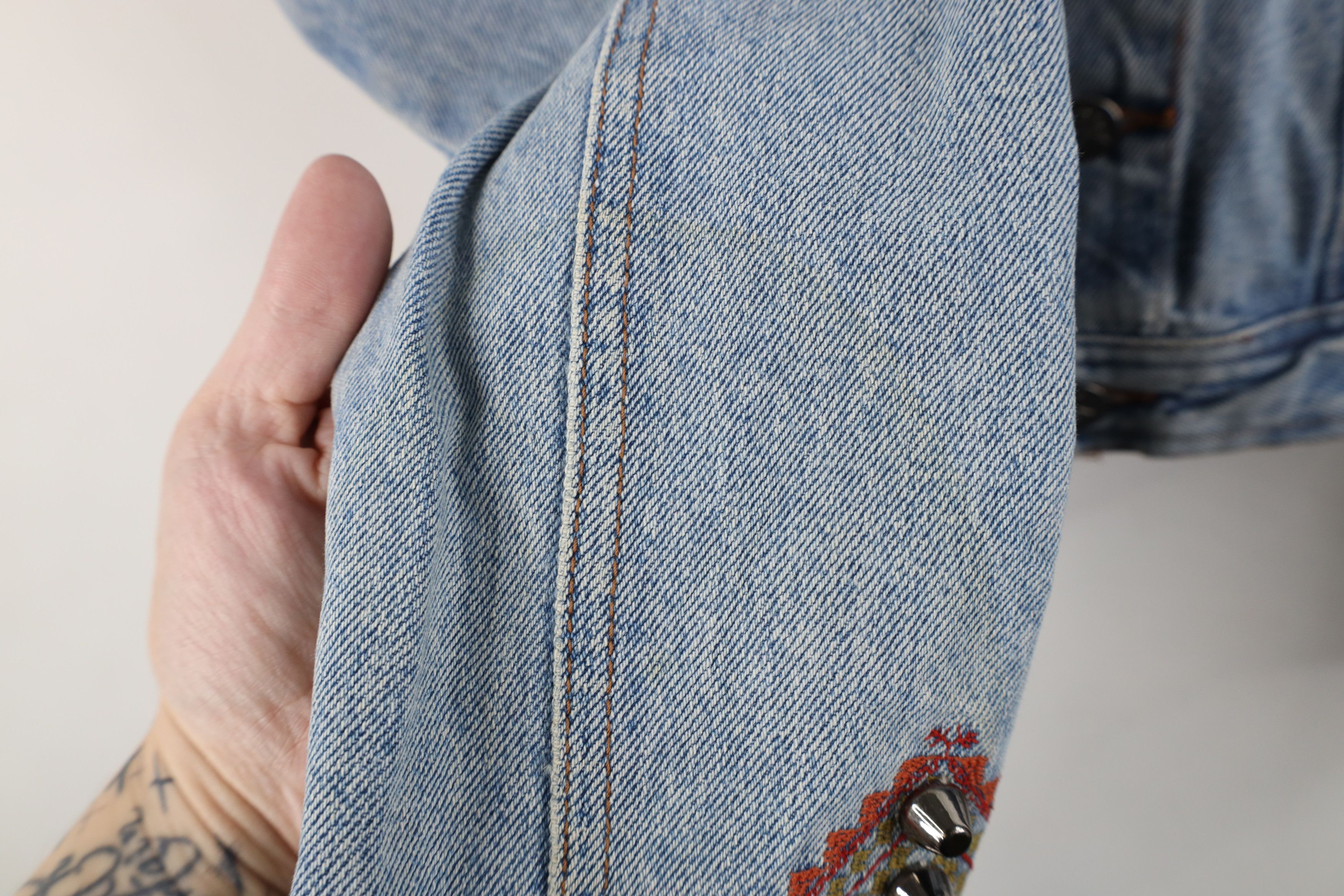 Calvin Klein Vintage 90s Calvin Klein Cropped Battle Denim Trucker Jacket Size L / US 10 / IT 46 - 7 Thumbnail