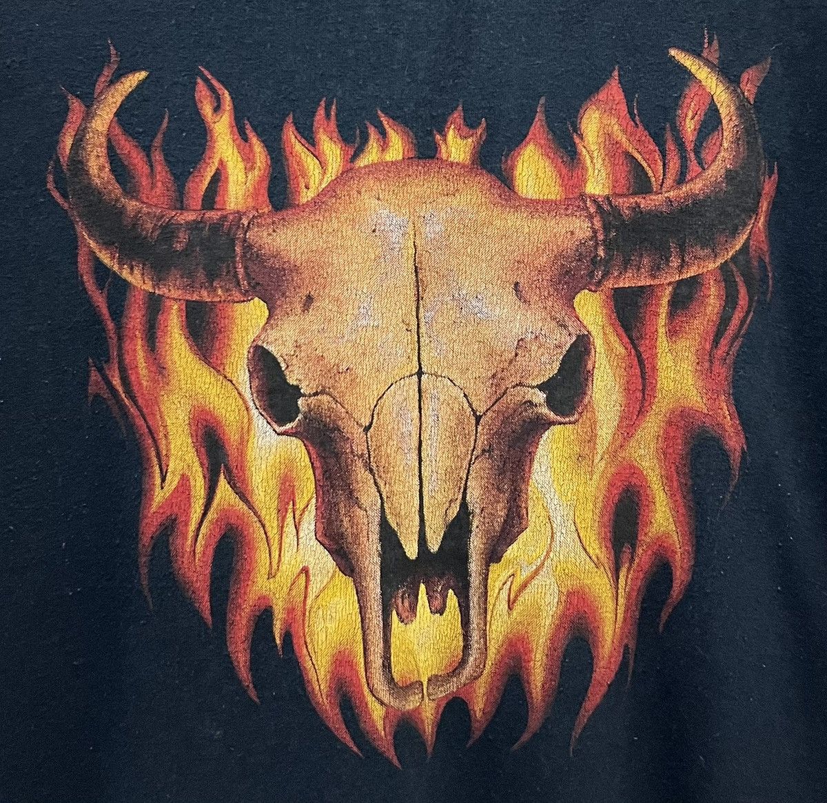 Gildan × Vintage VINTAGE GILDAN FLAMING BUFFALO SKULL SHIRT Size US L / EU 52-54 / 3 - 3 Thumbnail