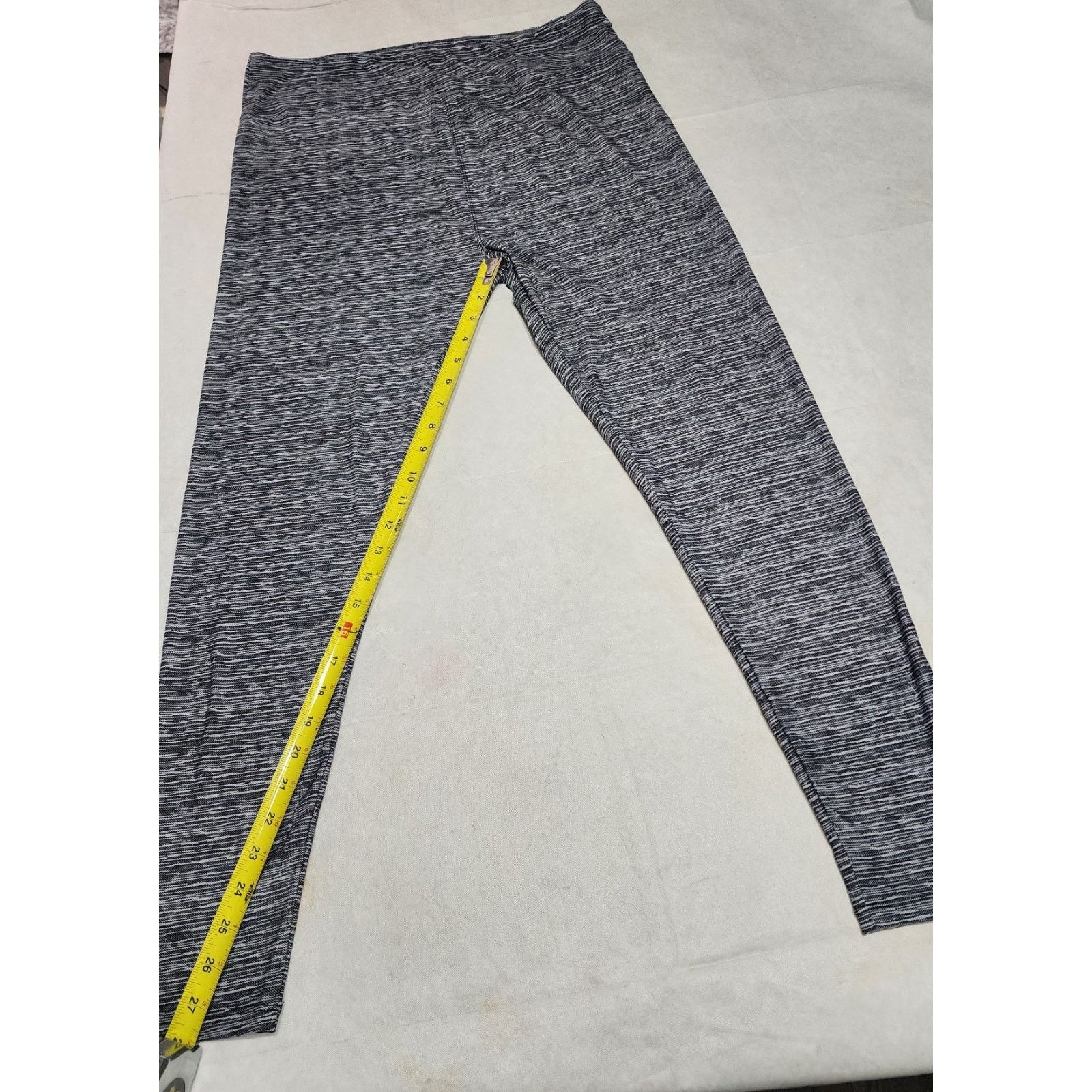 Other LuLaRoe leggings TC2 Tall & Curvy 2 size Black & White Size 28" / US 6 / IT 42 - 1 Thumbnail