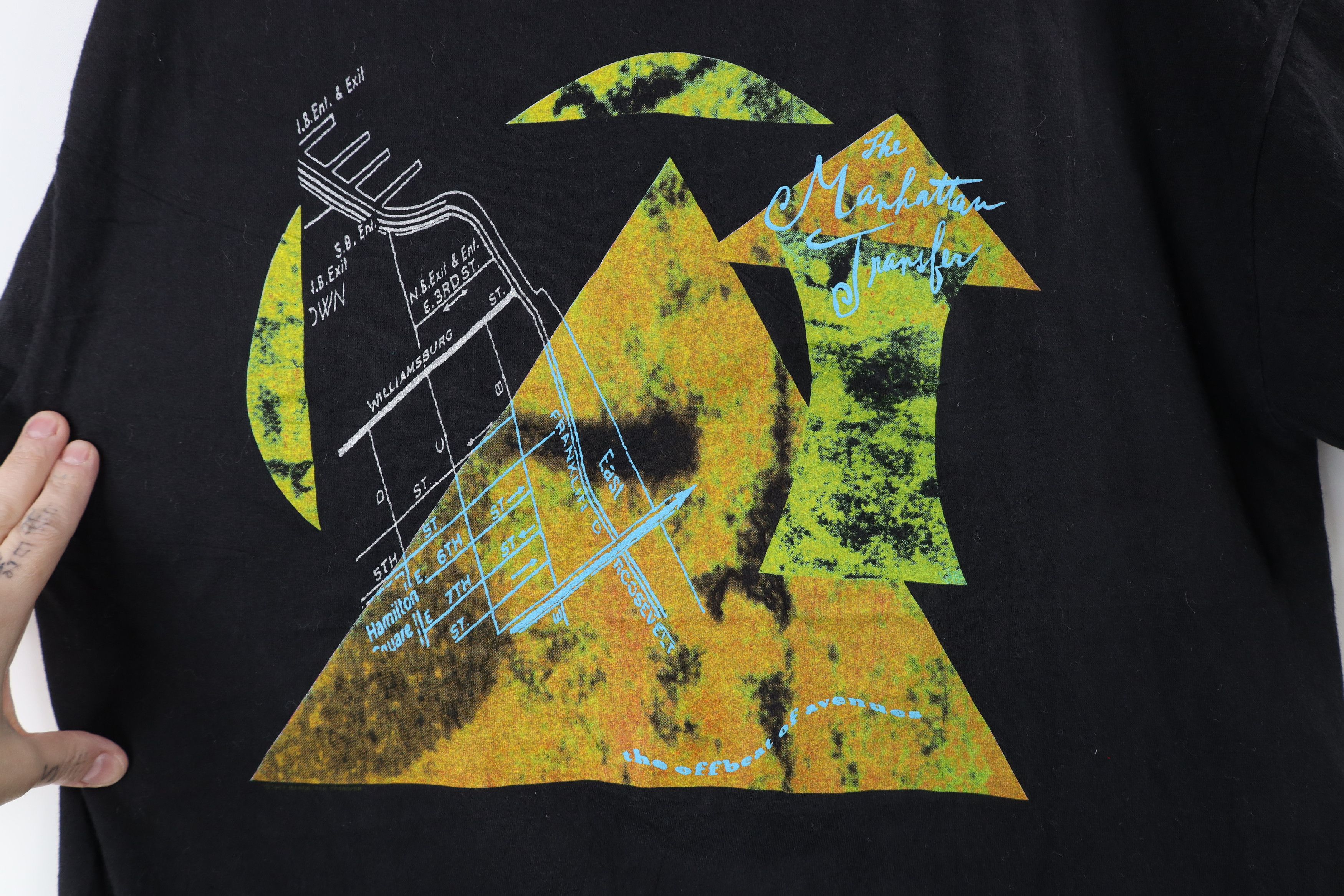 Vintage Vintage 90s World Tour The Manhattan Transfer Band T-Shirt Size US L / EU 52-54 / 3 - 4 Thumbnail
