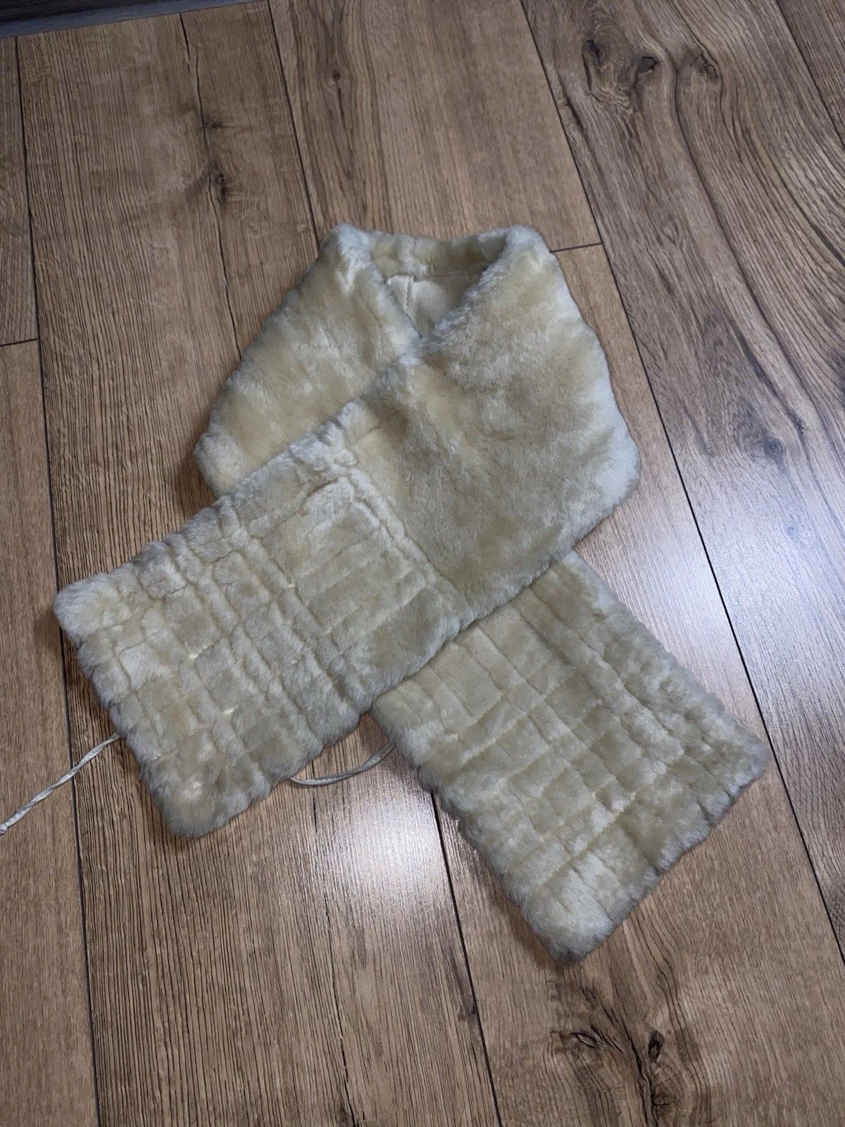 Burberry Vintage Burberry white fur scarf for women Size ONE SIZE - 2 Thumbnail