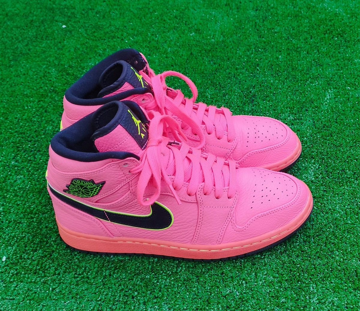 Jordan Brand Shoes Air Jordan 1 Retro High Hot Punch (W) Size US 7.5 / IT 37.5 - 1 Thumbnail