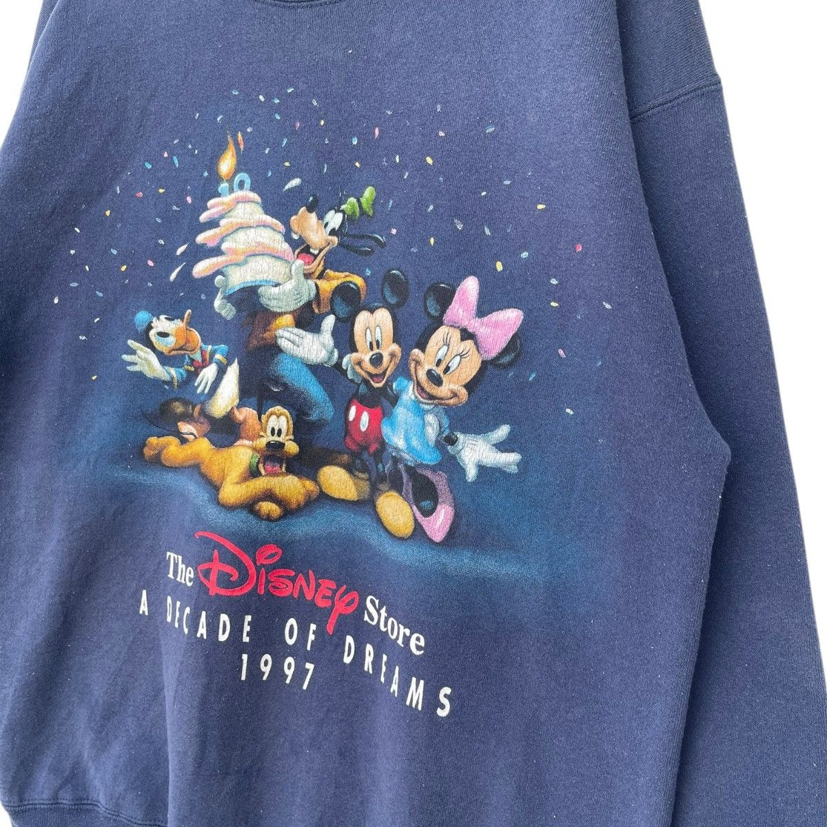 Disney Vintage The Disney Store mickey mouse and gang sweatshirt Size US M / EU 48-50 / 2 - 3 Thumbnail