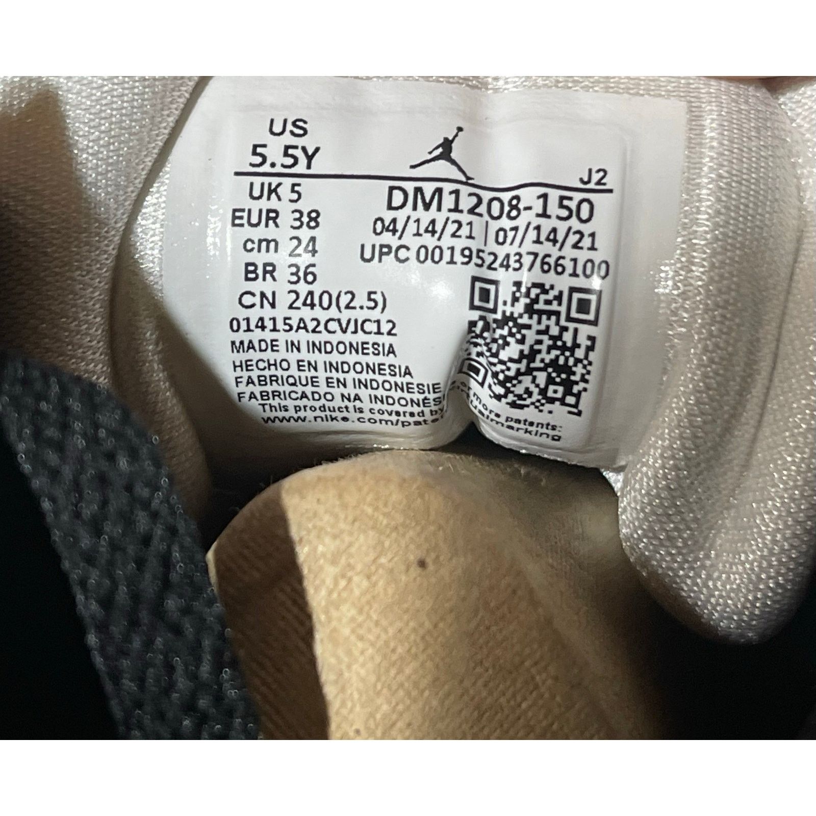 Jordan Brand GS Air Jordan 1 Mid SE "Ugly Sweater", 5.5Y [new] DM1208-150 Size US 5.5 / EU 38 - 12 Thumbnail