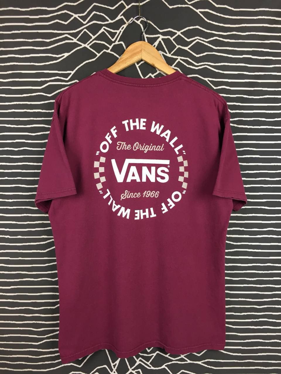 Vans Vtg Vans Off The Wall Logo Skateboards Tee Size US L / EU 52-54 / 3 - 2 Thumbnail