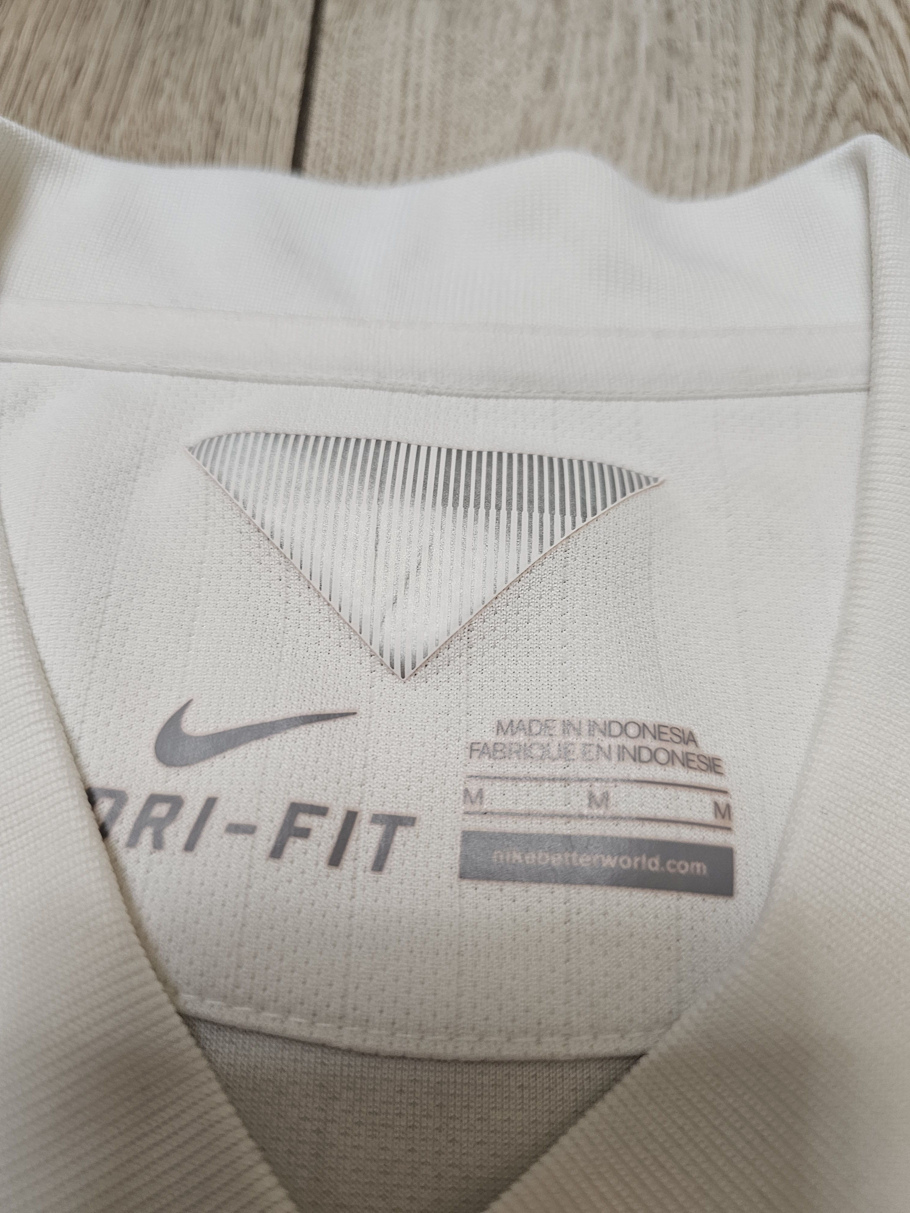 Nike ENGLAND 2014 2016 HOME FOOTBALL SHIRT SOCCER JERSEY Size US M / EU 48-50 / 2 - 7 Thumbnail