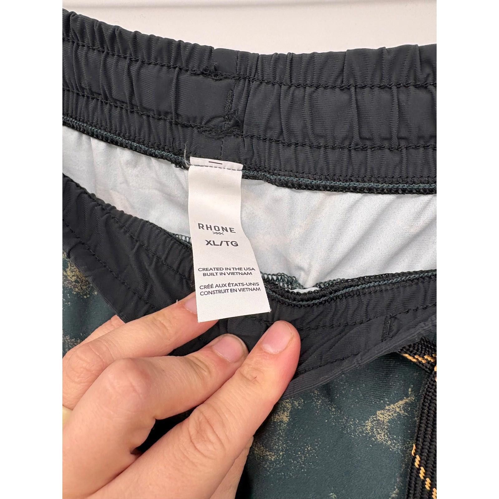Rhone Rhone Pursuit 7-inch unlined shorts in a green/black camo XL Size US 36 / EU 52 - 5 Thumbnail
