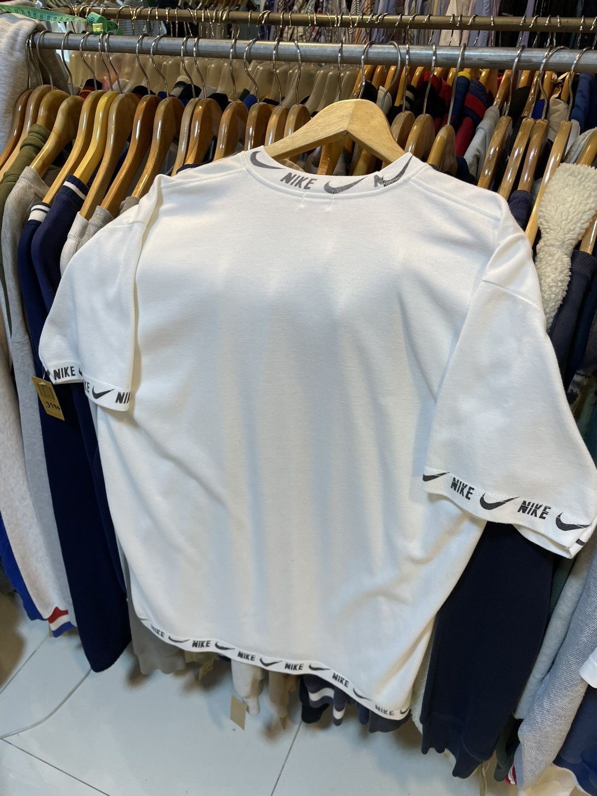 Nike Rare Vintage Nike Spell Out 90s Tee Size US L / EU 52-54 / 3 - 3 Thumbnail