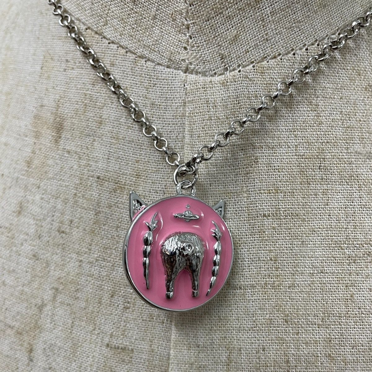 Vivienne Westwood Vivienne Westwood ‘Love Me’ Pig Necklace Pendant Size ONE SIZE - 6 Thumbnail