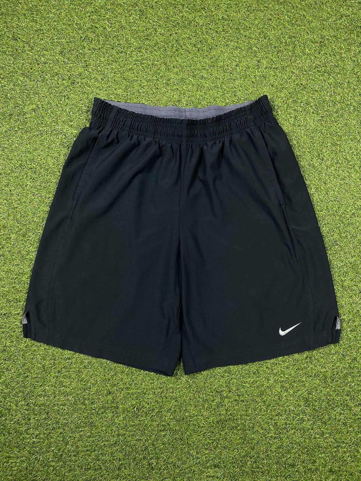 Nike Vintage Nike shorts streetwear swoosh casual y2k size L Size US 34 / EU 50 - 1 Thumbnail