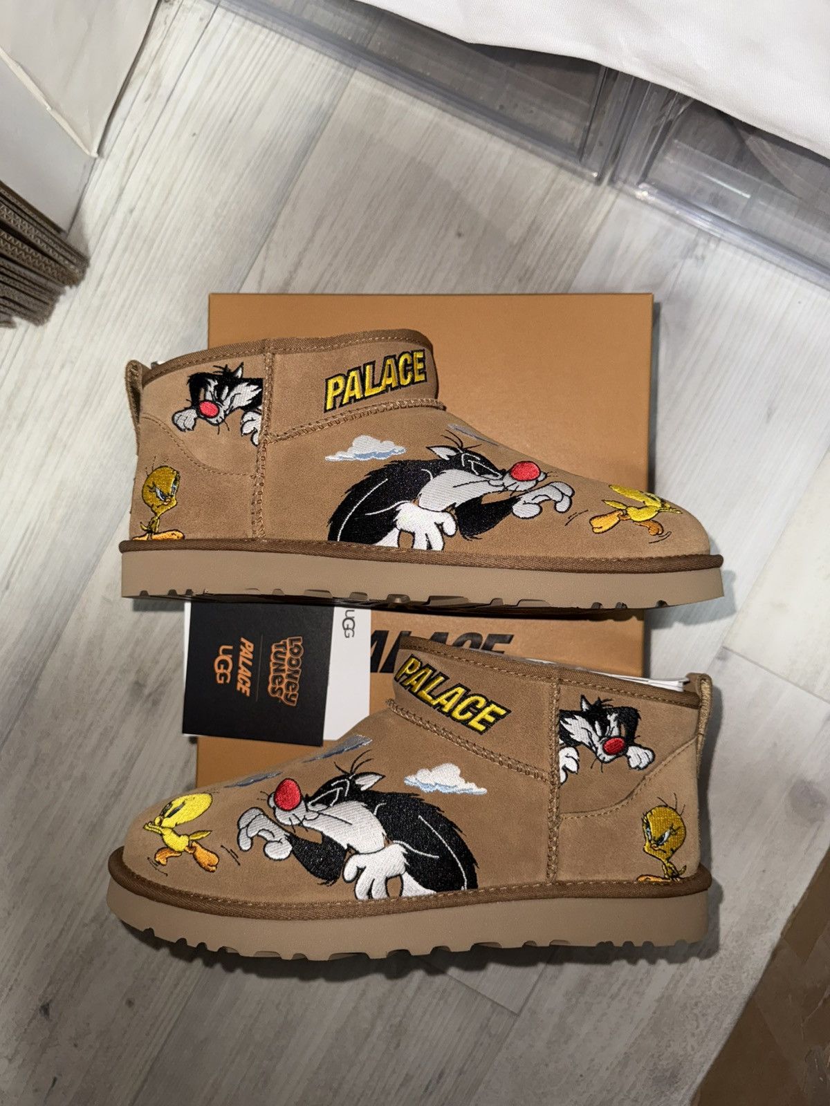 Palace × Ugg UGG Classic Ultra Mini Boot Palace x Looney Tunes Chestnut Size US 10 / EU 43 - 2 Thumbnail