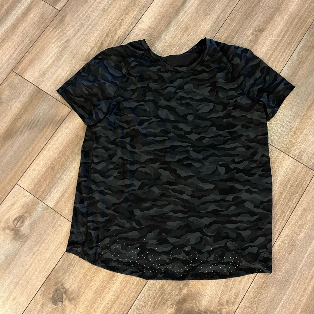 Lululemon Lululemon Camo Athletic Workout Top Women 8 Bin K-18 Size M / US 6-8 / IT 42-44 - 1 Thumbnail