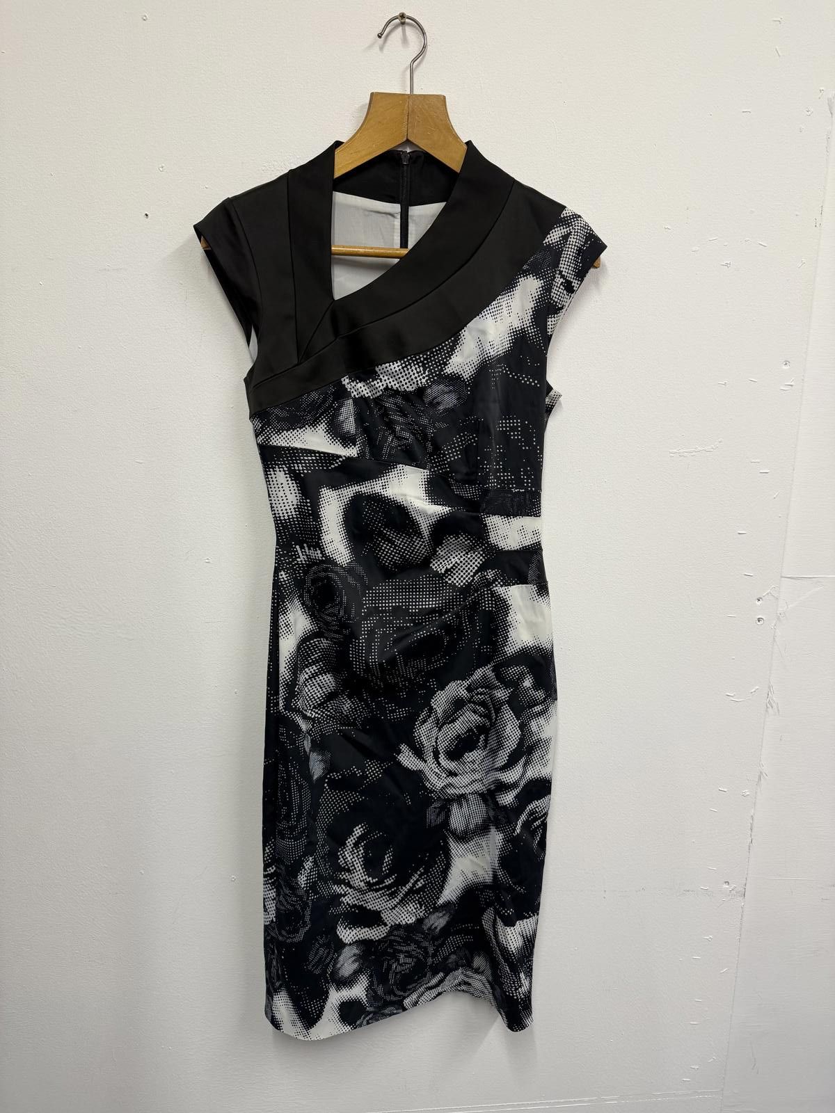 Other Karen Millen Black and White Floral Patterned Midi Dress Size M / US 6-8 / IT 42-44 - 1 Thumbnail