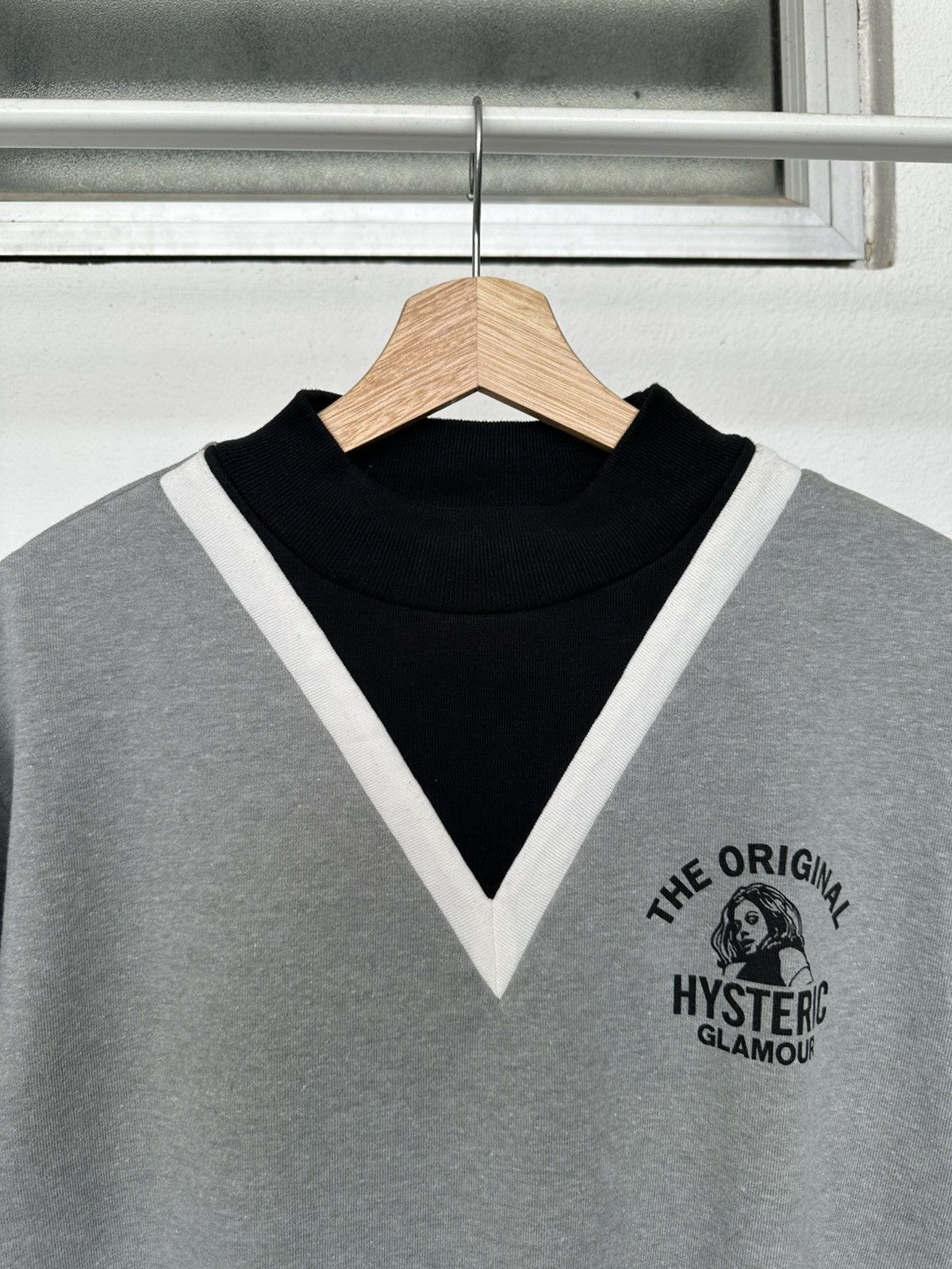 Hysteric Glamour 2010's Hysteric Glamour V shape sweatshirt short sleeve Size US M / EU 48-50 / 2 - 7 Thumbnail