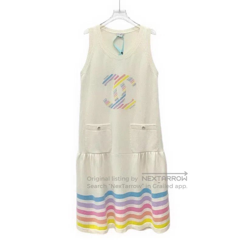 Chanel Chanel Beige striped logo printed cashmere round-neck slee Size M / US 6-8 / IT 42-44 - 1 Thumbnail