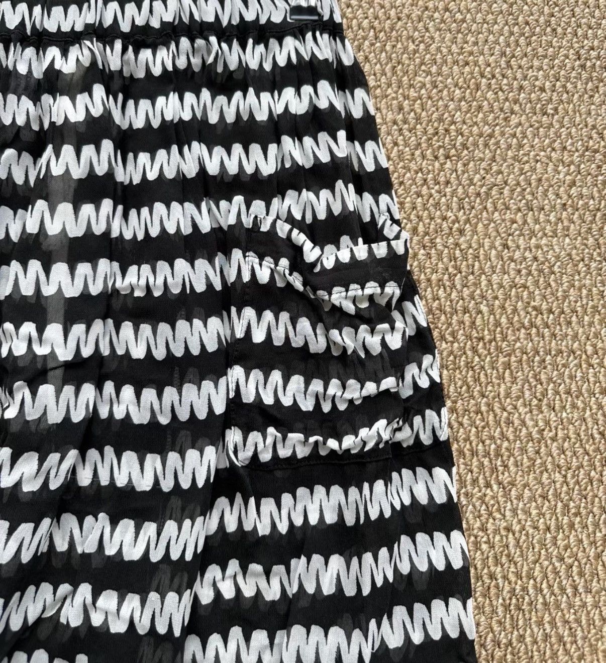 Comme des Garcons COMME des GARÇONS Black & White Wave Print Skirt K23 Size 24" / US 00 / IT 34 - 4 Thumbnail