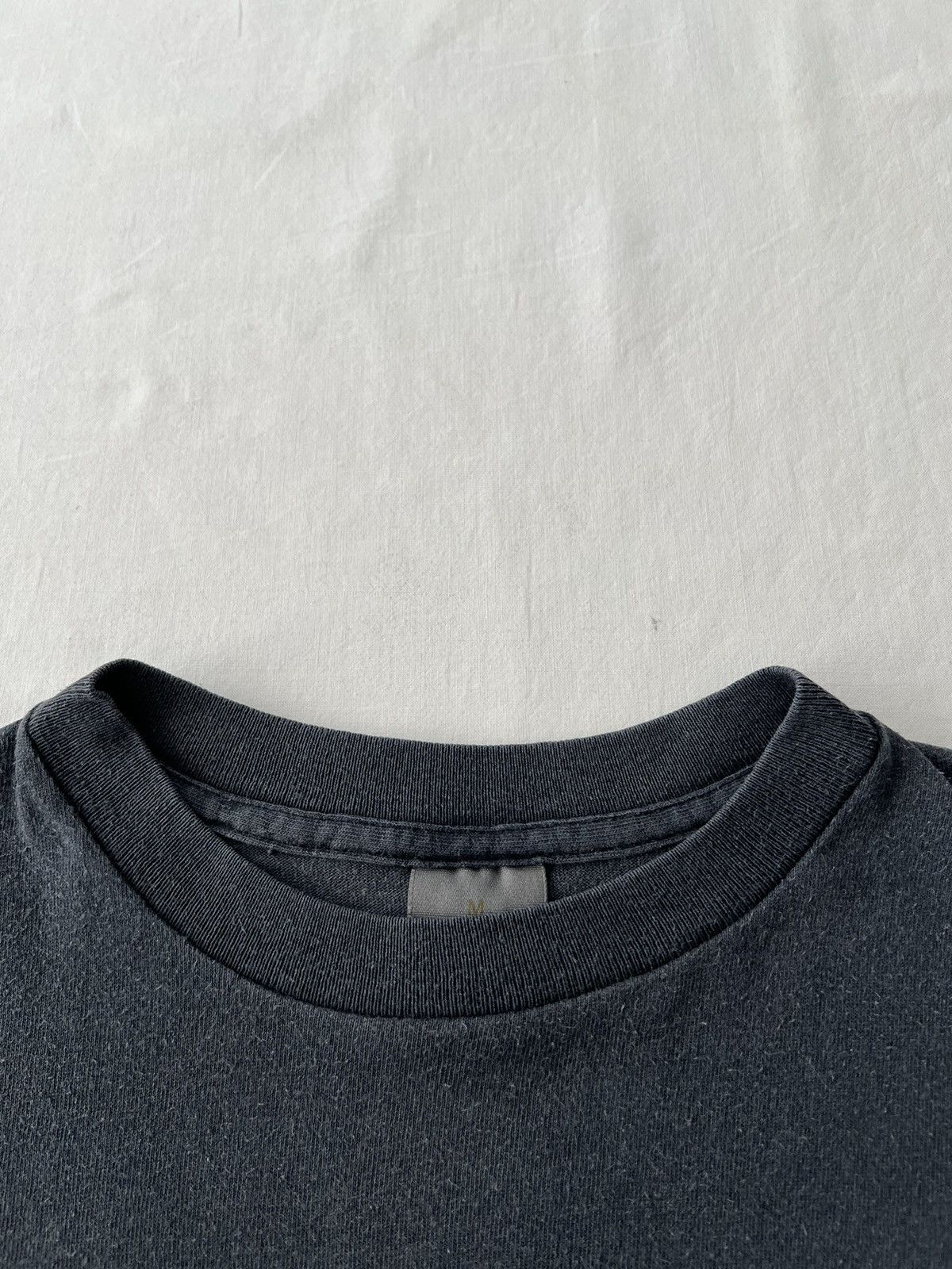 Vintage Vintage 1992 3D Emblem Dolphins Back to Earth Black T-shirt Size US M / EU 48-50 / 2 - 14 Thumbnail