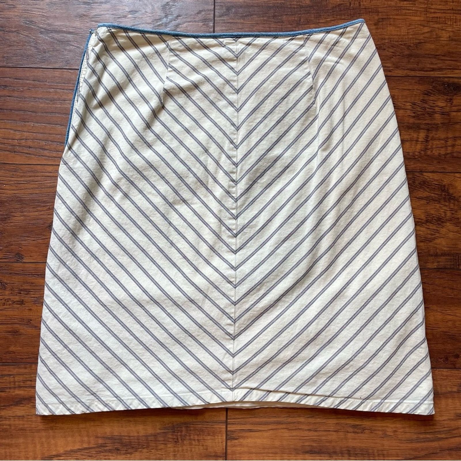 Ann Taylor Ann Taylor Petites Embroidered Skirt 4P Size 27" / US 4 / IT 40 - 2 Thumbnail