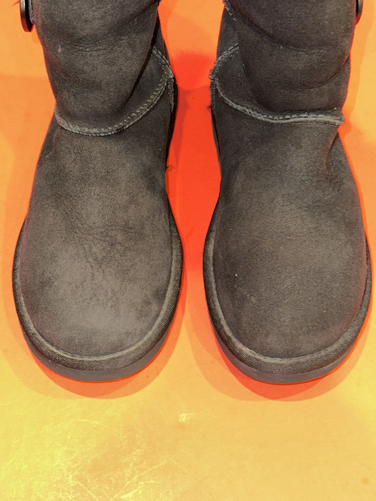 Ugg UGG Australia Bailey Triple Button Black Boot Sheepskin 1873 Size US 6 / IT 36 - 2 Thumbnail