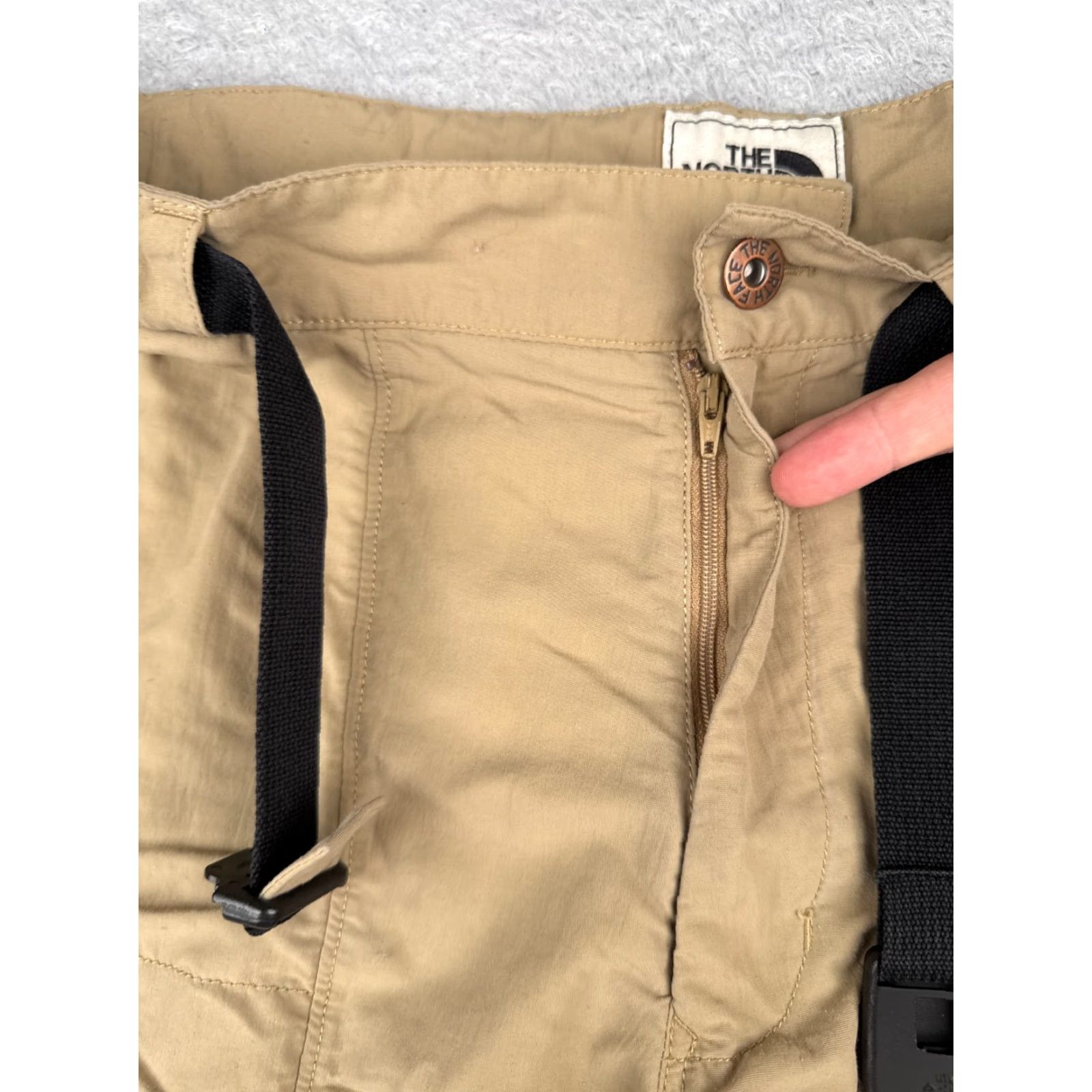 The North Face VINTAGE The North Face Mens Cargo Shorts Beige 38 Nylon Belted 9 Inseam Pocket Zip Front Casual Travel Outdoor Shell Camp 38x9 Mens Size US 38 / EU 54 - 6 Thumbnail