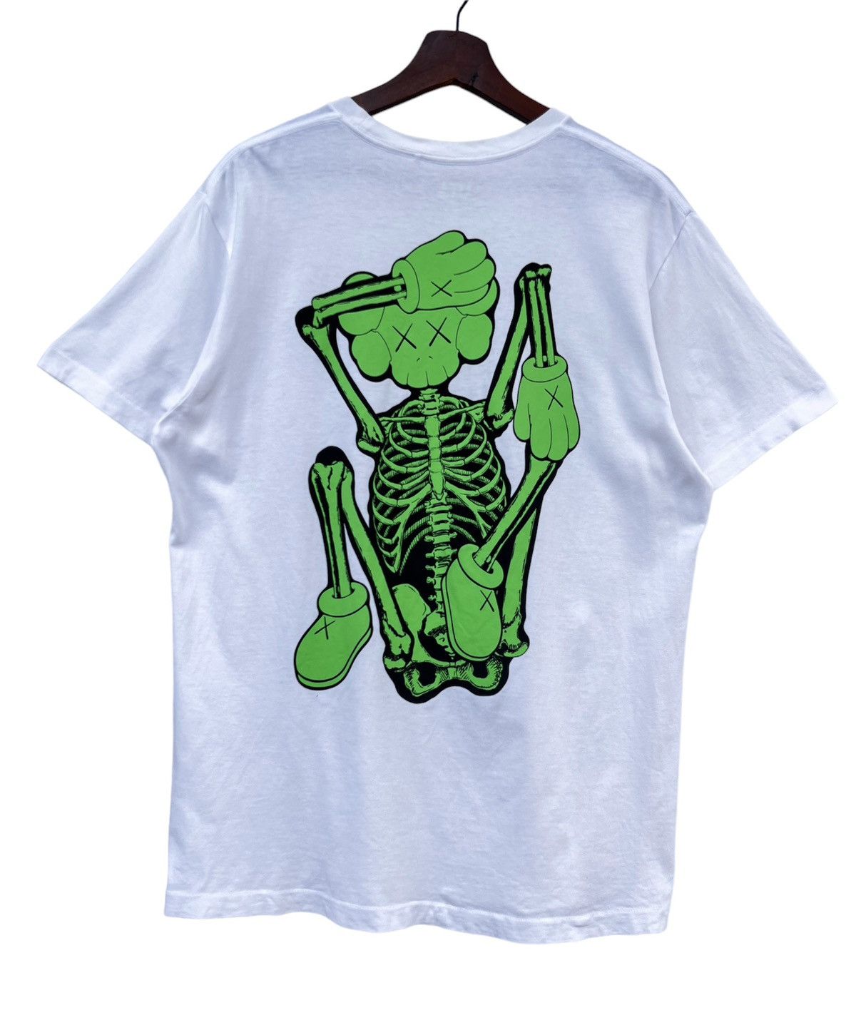 Kaws × Uniqlo Kaws X Uniqlo Shirt Skeleton Size US L / EU 52-54 / 3 - 7 Thumbnail