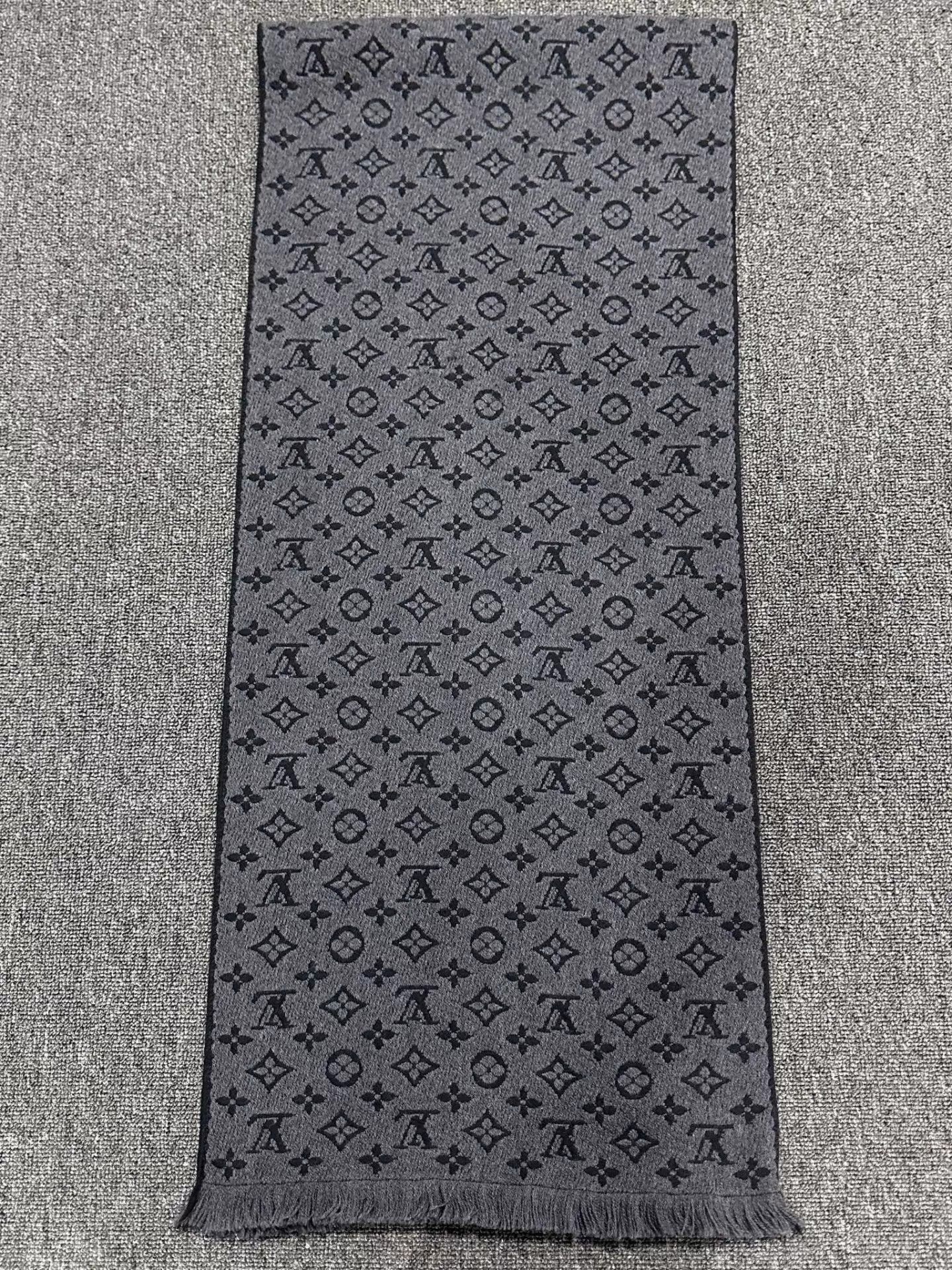 Louis Vuitton LV gray wool all over print scarf Size ONE SIZE - 2 Thumbnail