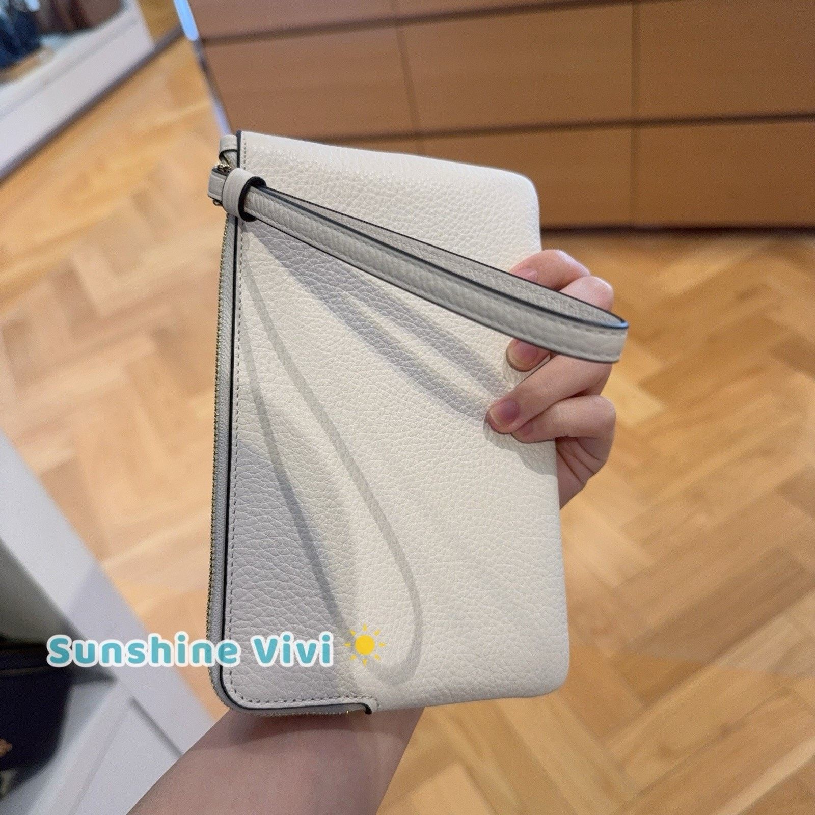 NWT Coach Large Corner Zip Wristlet Strawberry CBB79 Chalk