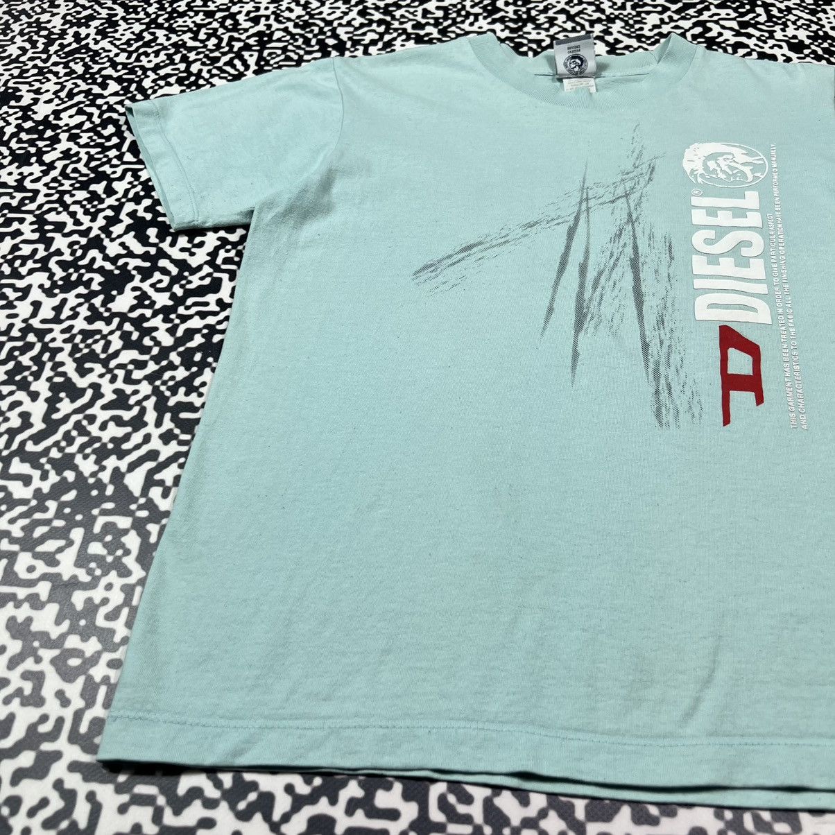 Diesel Vintage 90s Diesel Japanese Big Logo Abstract Print T-shirt Size M / US 6-8 / IT 42-44 - 6 Thumbnail