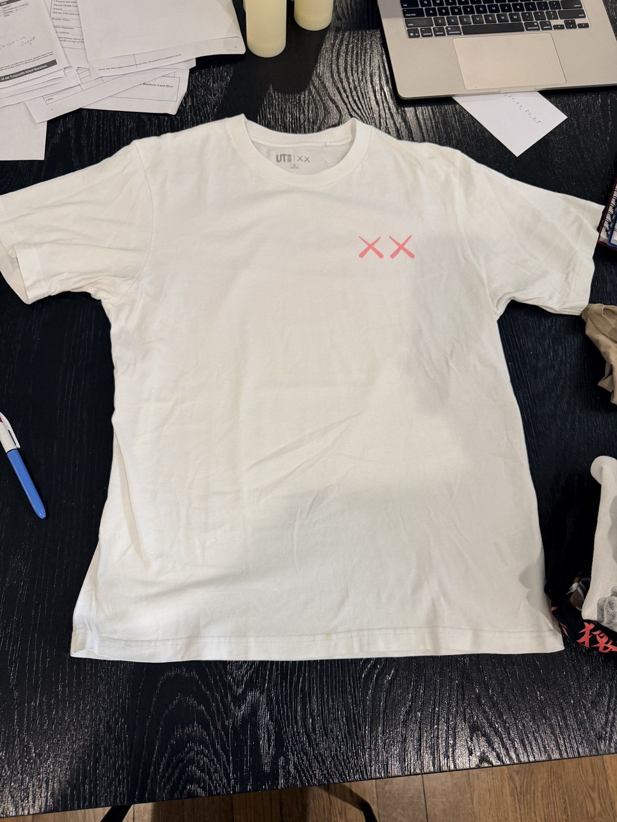 Kaws × Uniqlo Uniglow KAWS T Shirt Size US M / EU 48-50 / 2 - 2 Thumbnail
