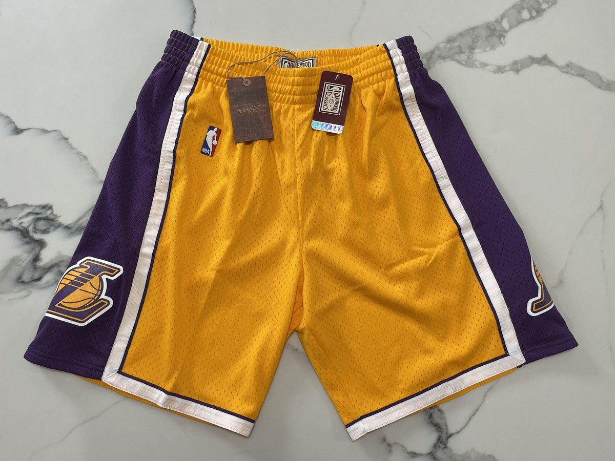 Mitchell & Ness Mitchell & Ness NBA Shorts Los Angeles Lakers 2009 Sz Large Size US 36 / EU 52 - 1 Thumbnail