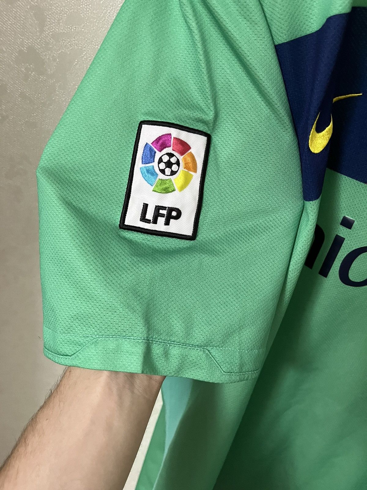 Other Nike Barcelona Away Vintage 10/11 #6 Xavi Jersey Size US XL / EU 56 / 4 - 8 Thumbnail