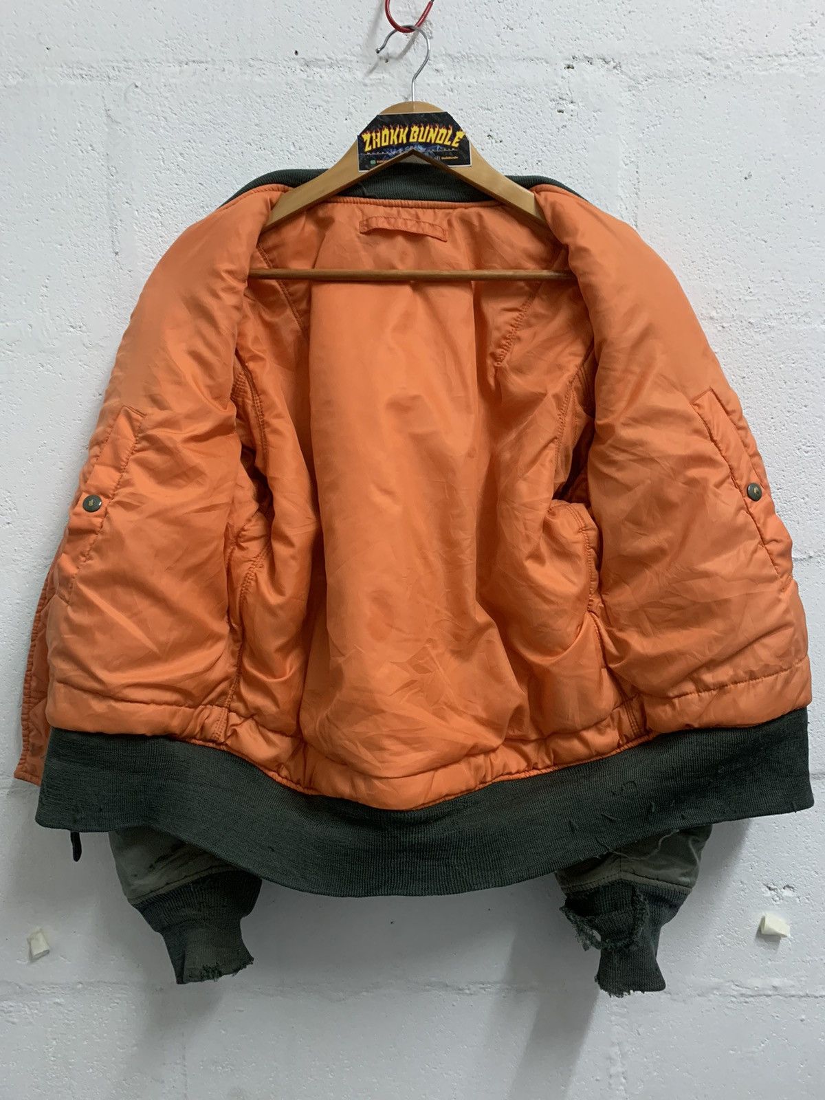 Alpha Industries Vintage Alpha Industries Riversible Distressed Bomber Jacket Size US L / EU 52-54 / 3 - 6 Thumbnail
