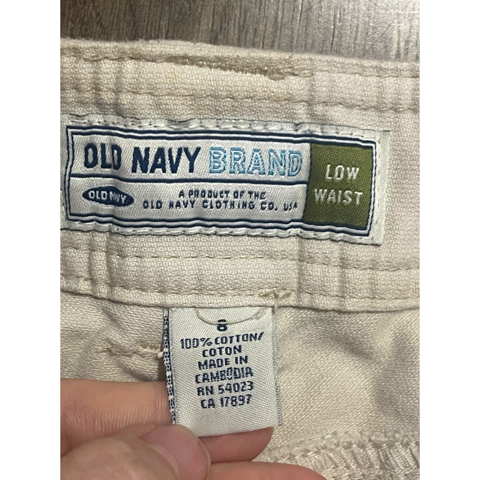 Old Navy Old Navy Pants Women's 8 White Capris Low Waist Pockets Casual Size 30" / US 8 / IT 44 - 7 Thumbnail