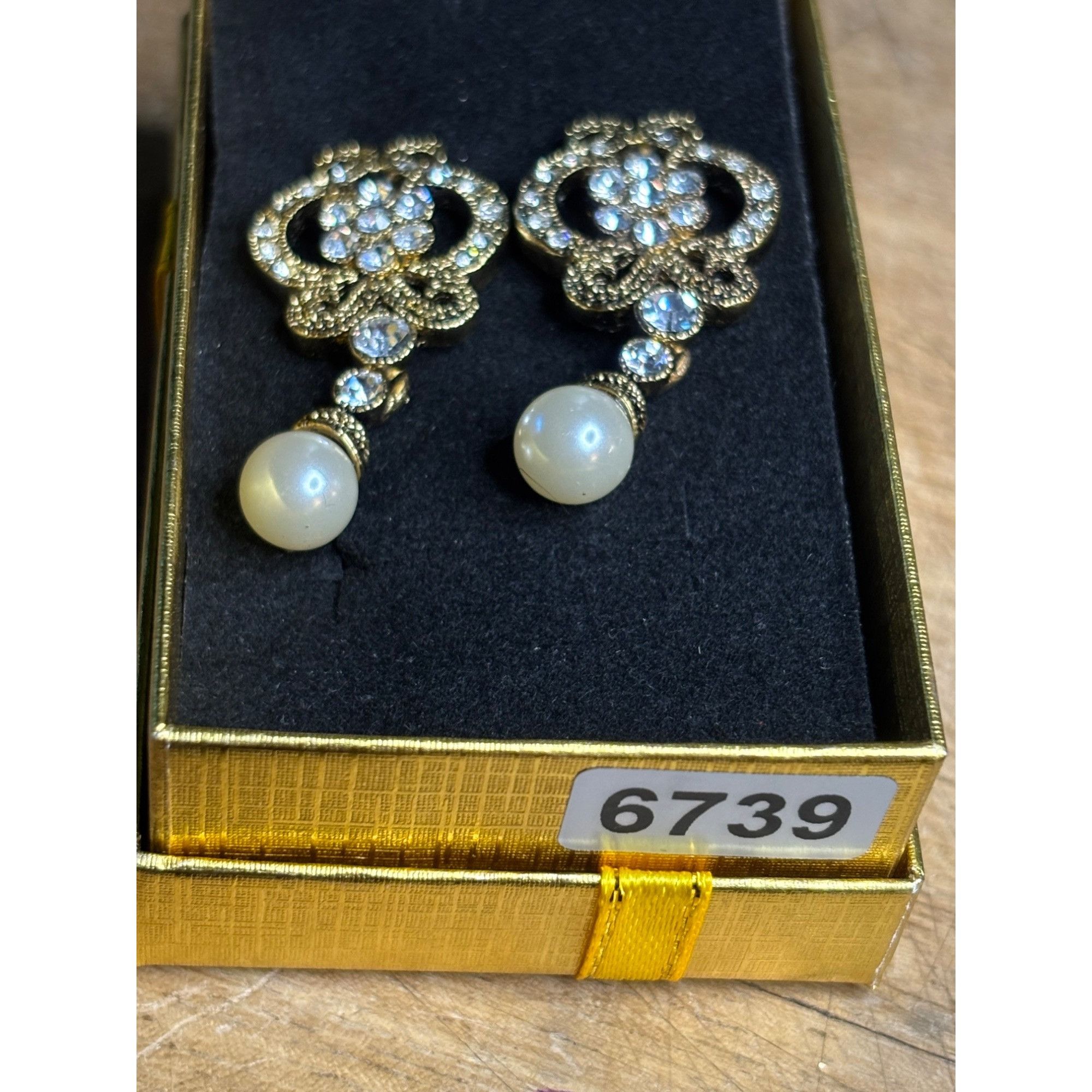 Other Gold Tone Crystal Pearl Dangle Earrings Size ONE SIZE - 3 Thumbnail