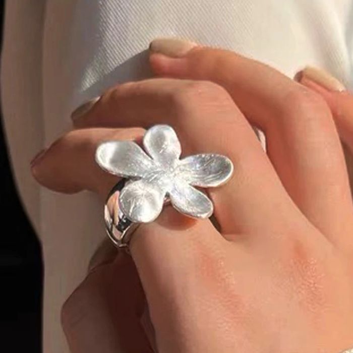 Miharu Flower Finger Ring