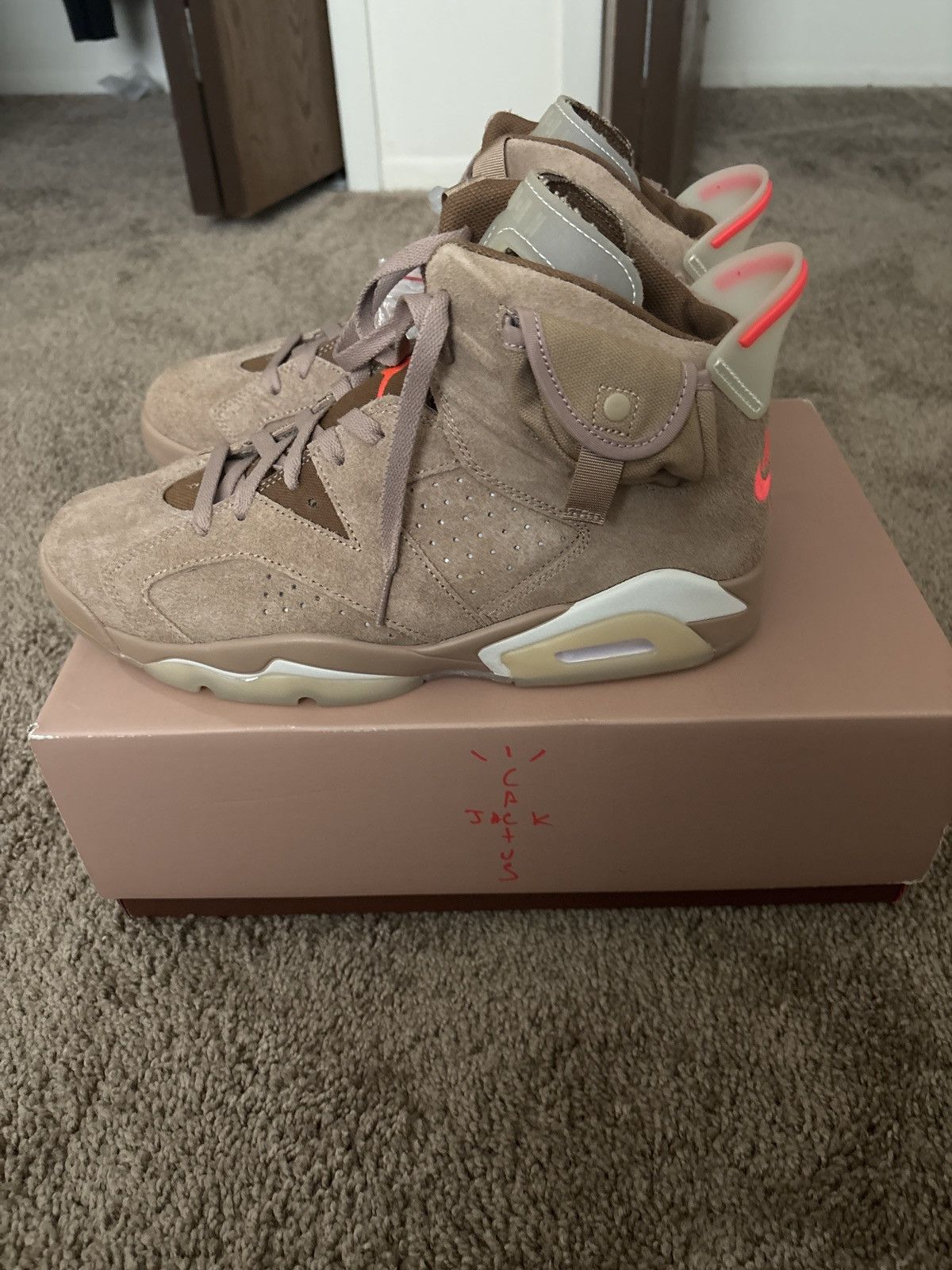 Jordan Brand × Travis Scott Travis Scott British khaki Size US 10.5 / EU 43-44 - 5 Thumbnail