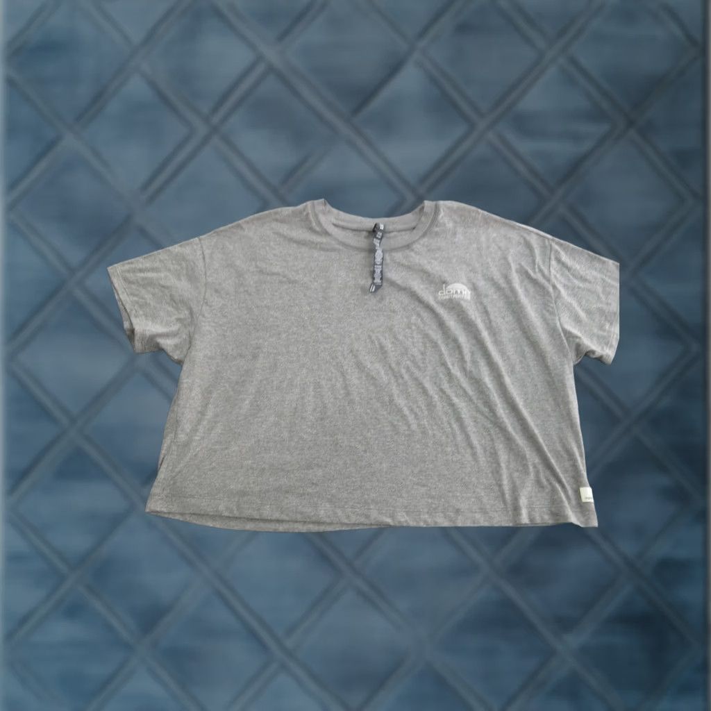 Vuori Vuori Shirt Womens L Gray Short Sleeve Crewneck Crop Basic Construction Logo Size L / US 10 / IT 46 - 1 Thumbnail