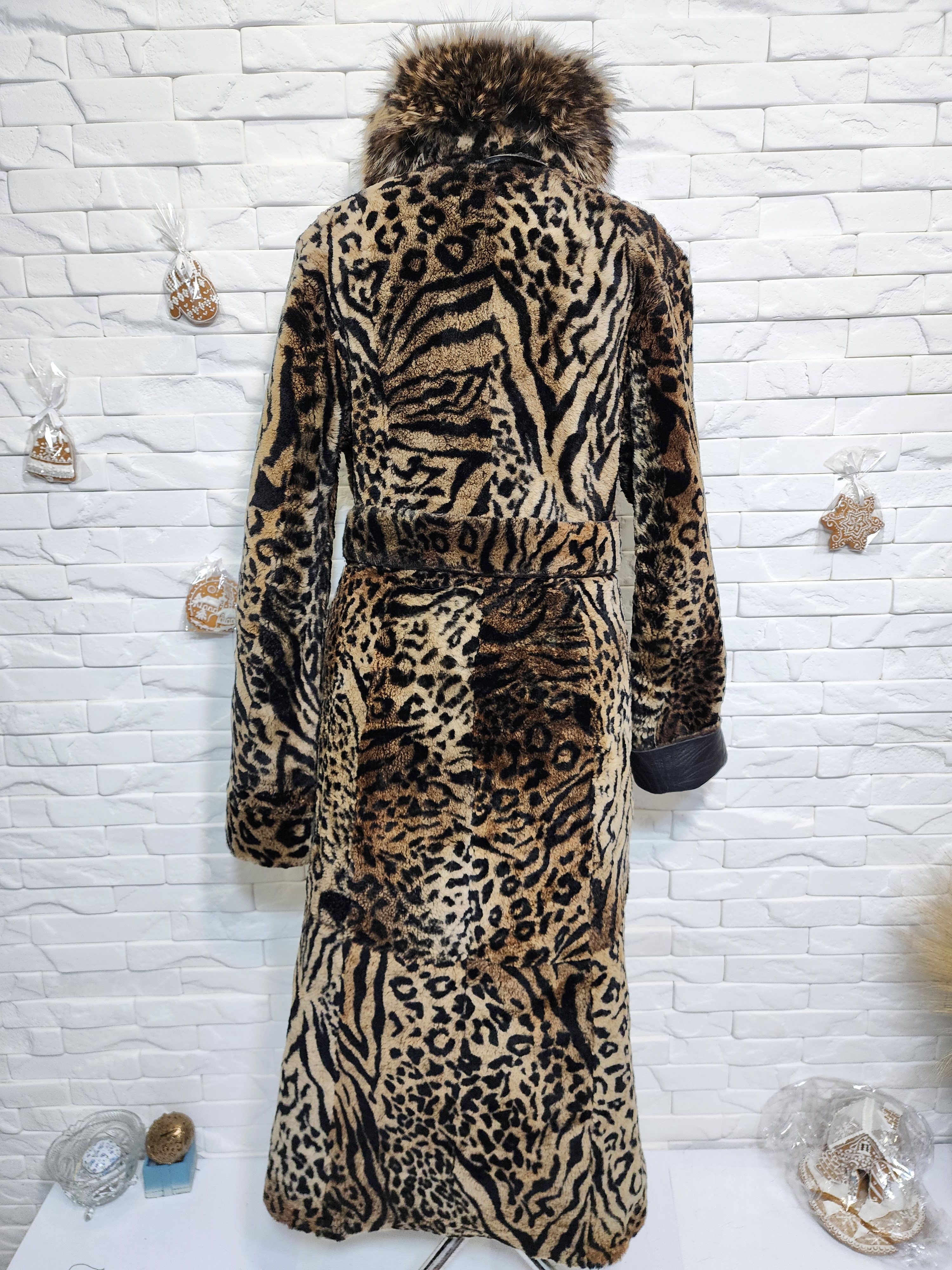 Furla Reversible Brown Sheepskin Coat: Genuine Fur, Button Closure Size M / US 6-8 / IT 42-44 - 4 Thumbnail