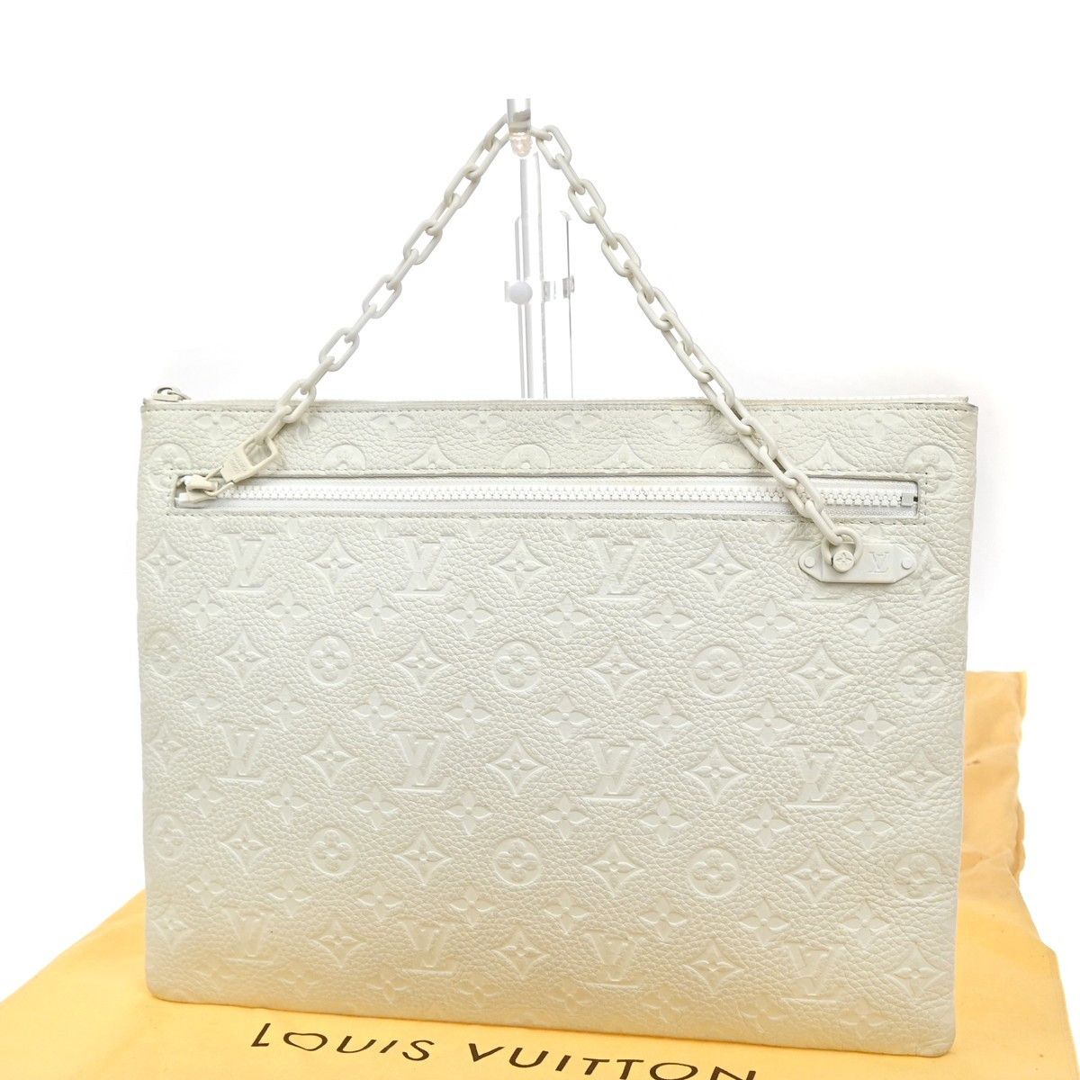 Louis Vuitton Louis Vuitton Pochette A4 Monogram Taurillon Leather Size ONE SIZE - 1 Thumbnail