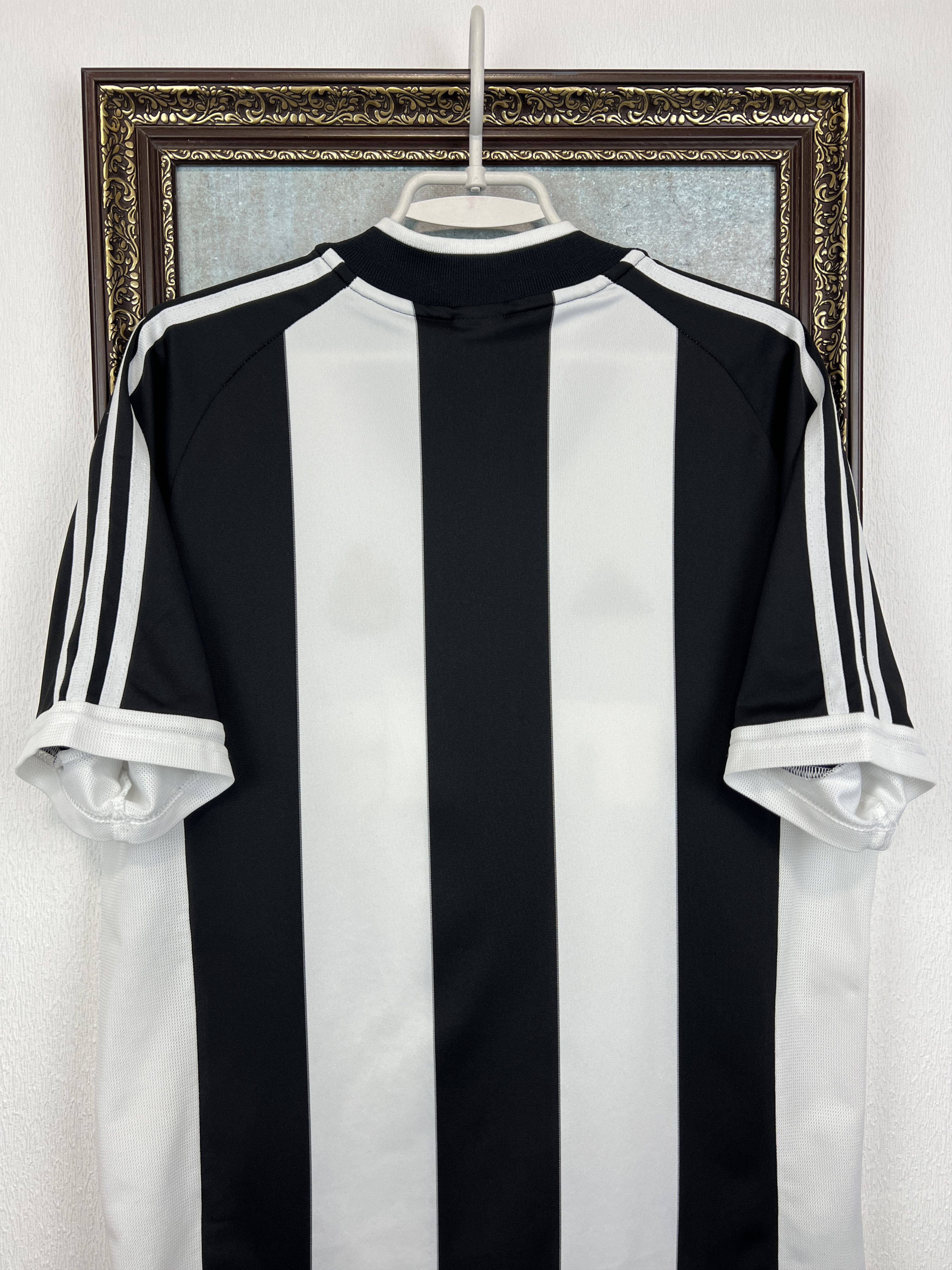 Adidas Newcastle United Home football shirt Soccer Jersey Trikot Size US M / EU 48-50 / 2 - 10 Thumbnail