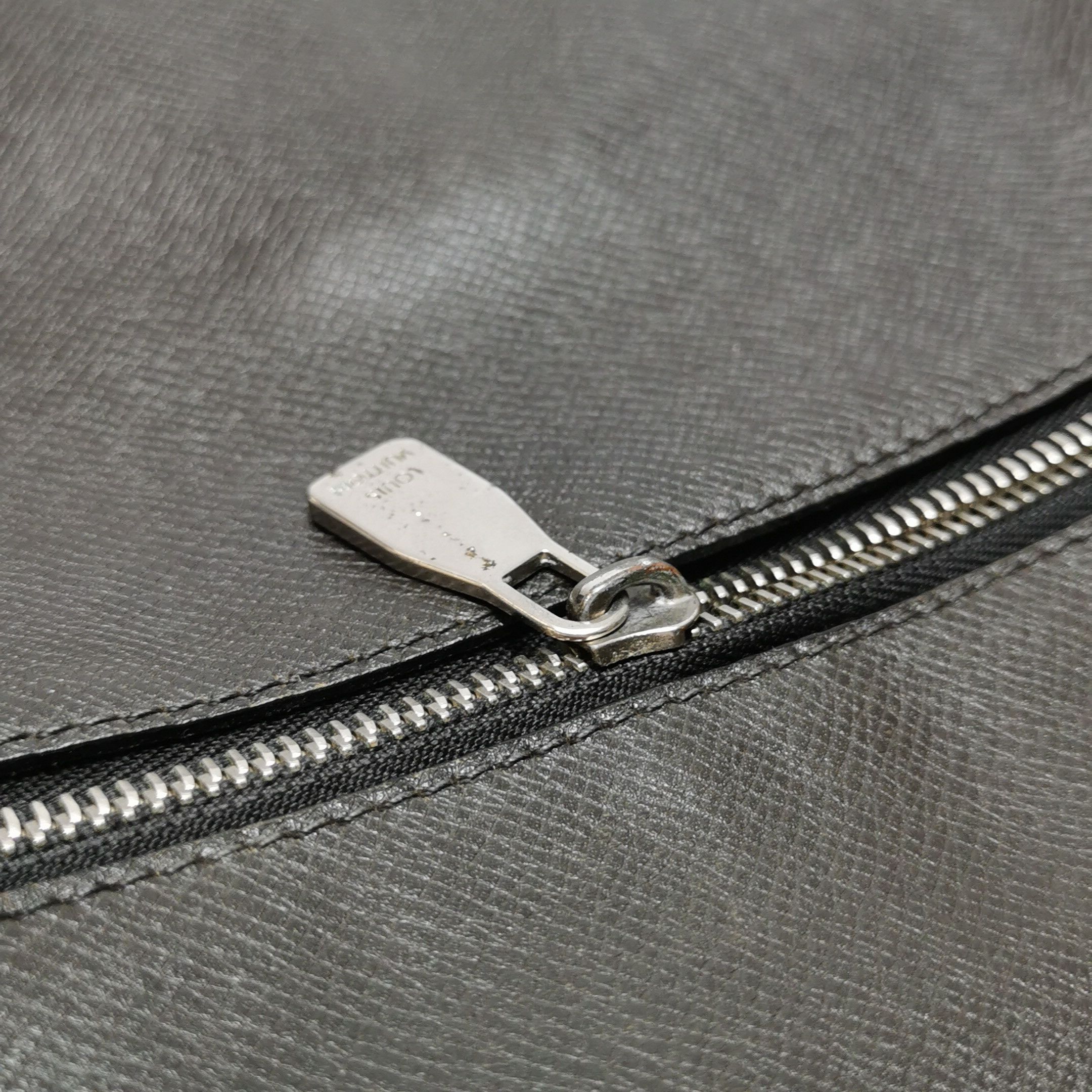 Louis Vuitton Louis Vuitton (LV) Cowhide Solid Zipper Crossbody Bag -y250 Size ONE SIZE - 2 Thumbnail