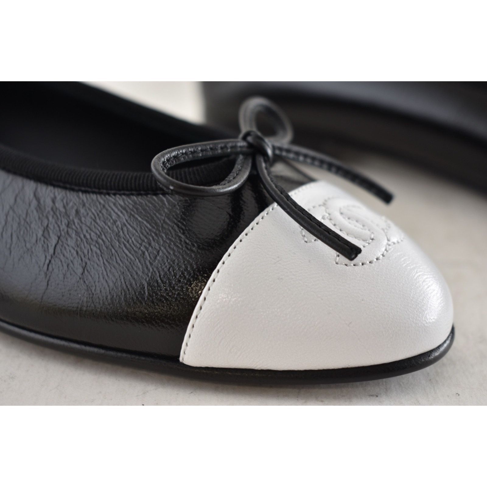 Chanel Chanel 26S Black White Lambskin CC Bow Ballet Flat 39 Size US 9 / IT 39 - 6 Thumbnail