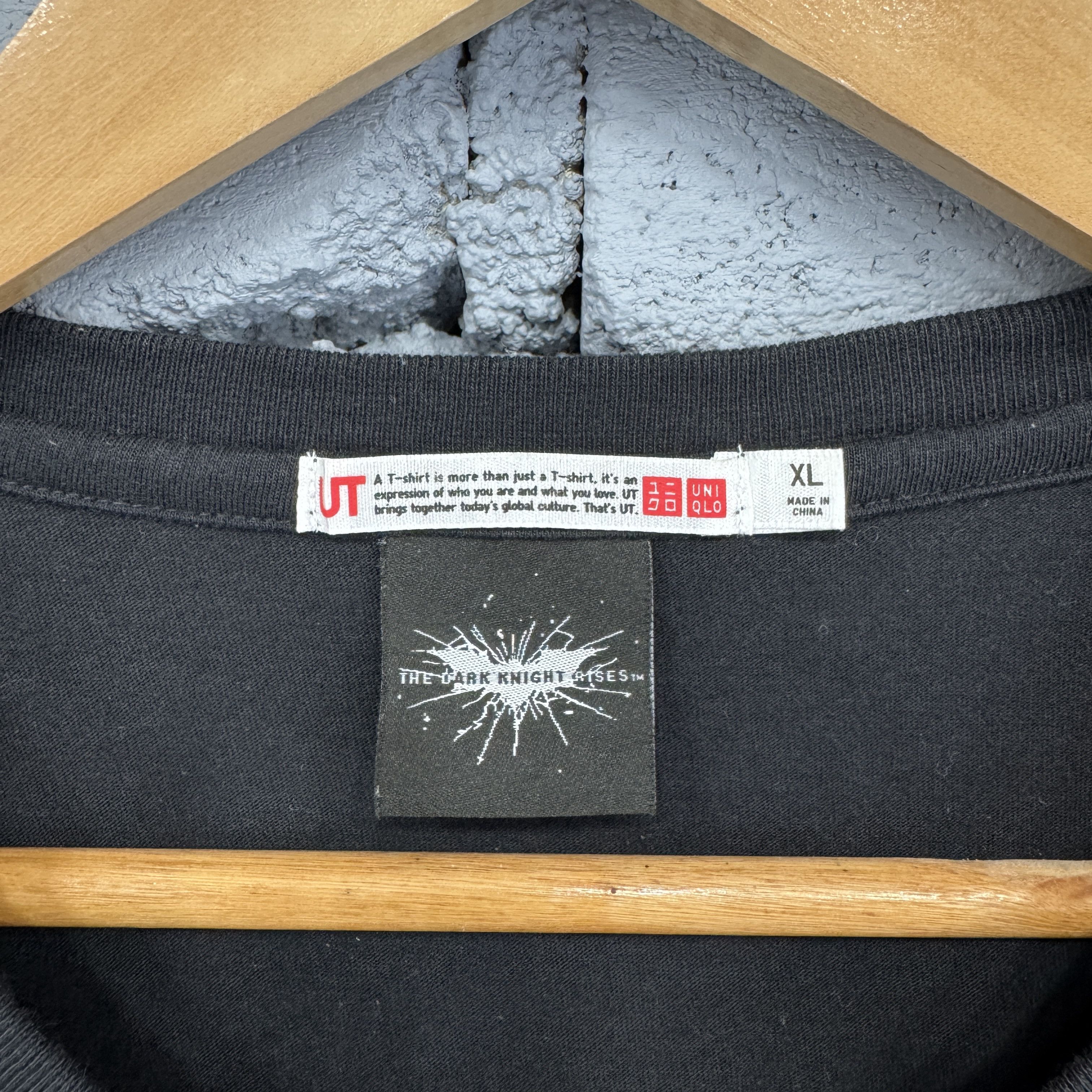 Uniqlo Uniqlo X Batman Movie The Dark Knight Rises Sunfaded Tshirt Size US XL / EU 56 / 4 - 4 Thumbnail